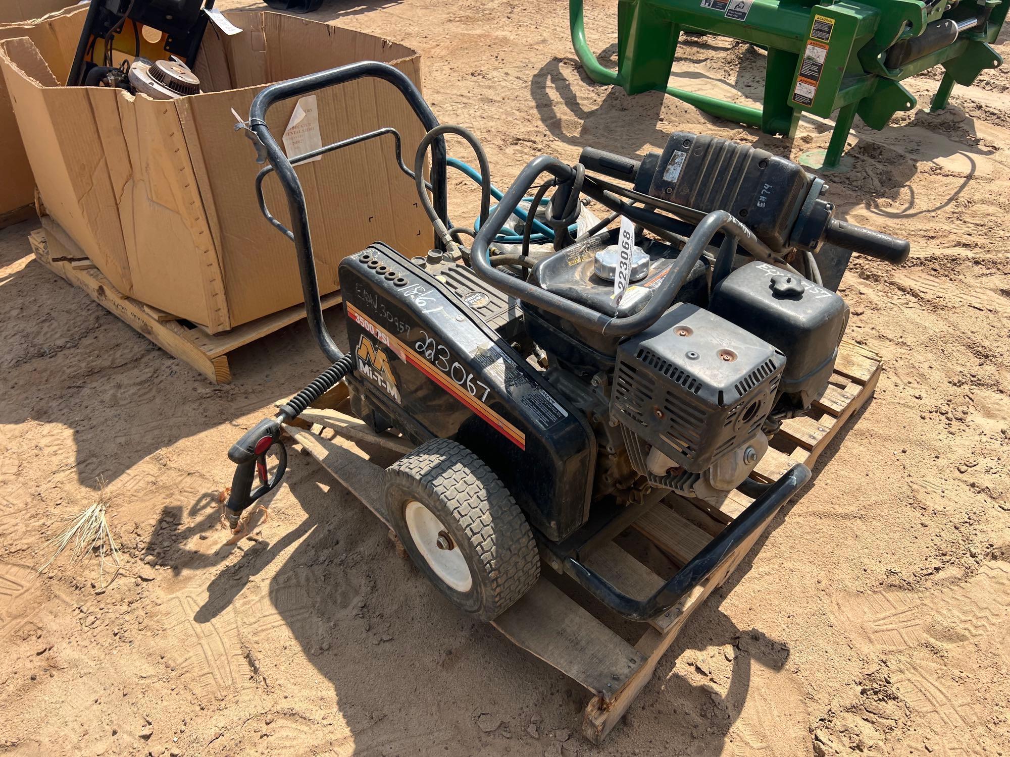 MI-T-M 3500 PSI PRESSURE WASHER