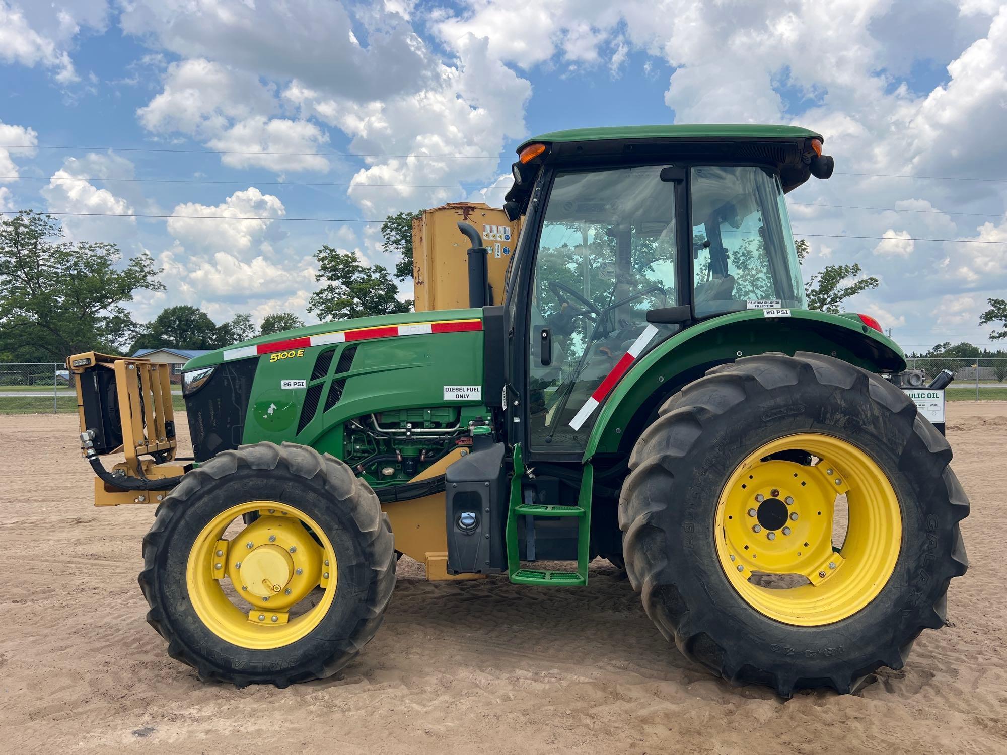 Photo of a  John Deere 5100E