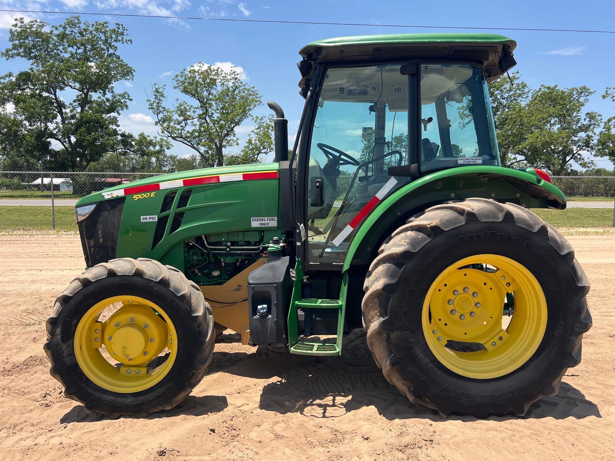 Photo of a  John Deere 5100E