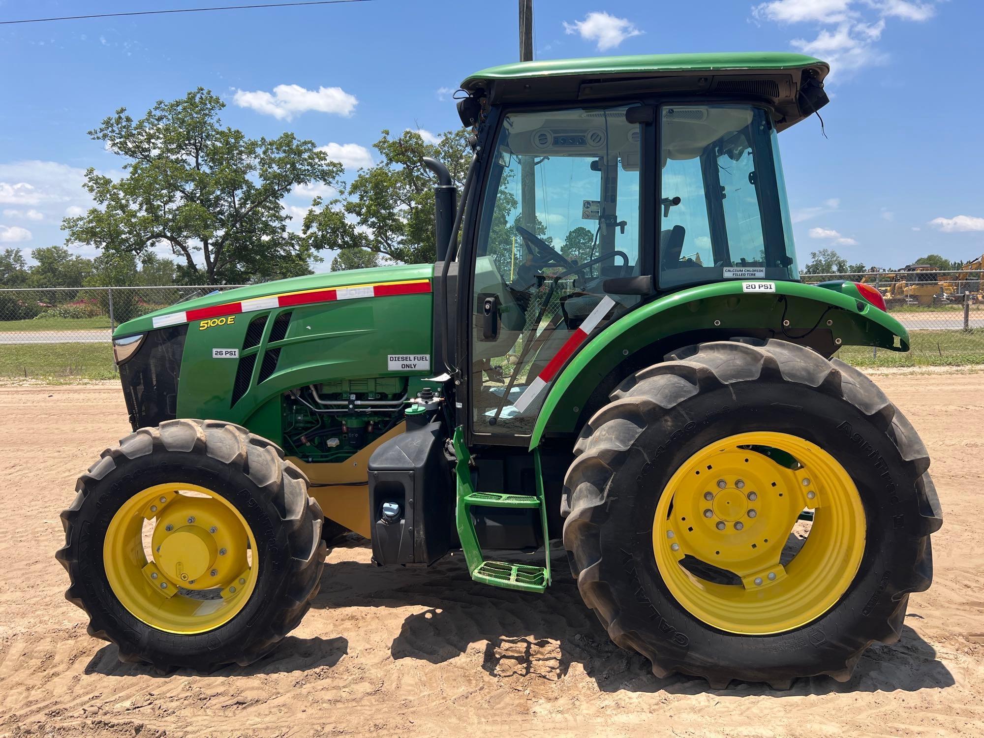 Photo of a  John Deere 5100E