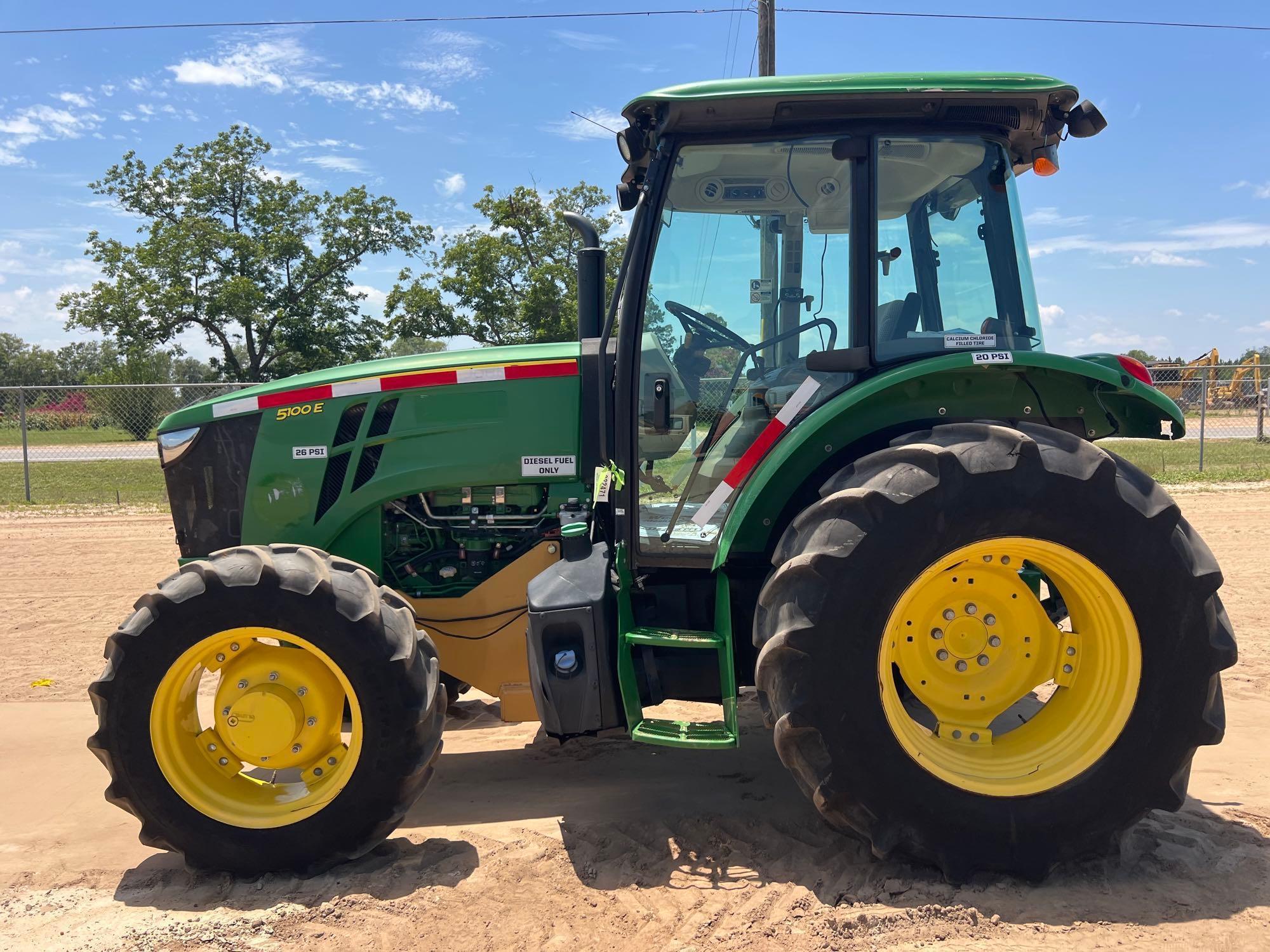 Photo of a  John Deere 5100E