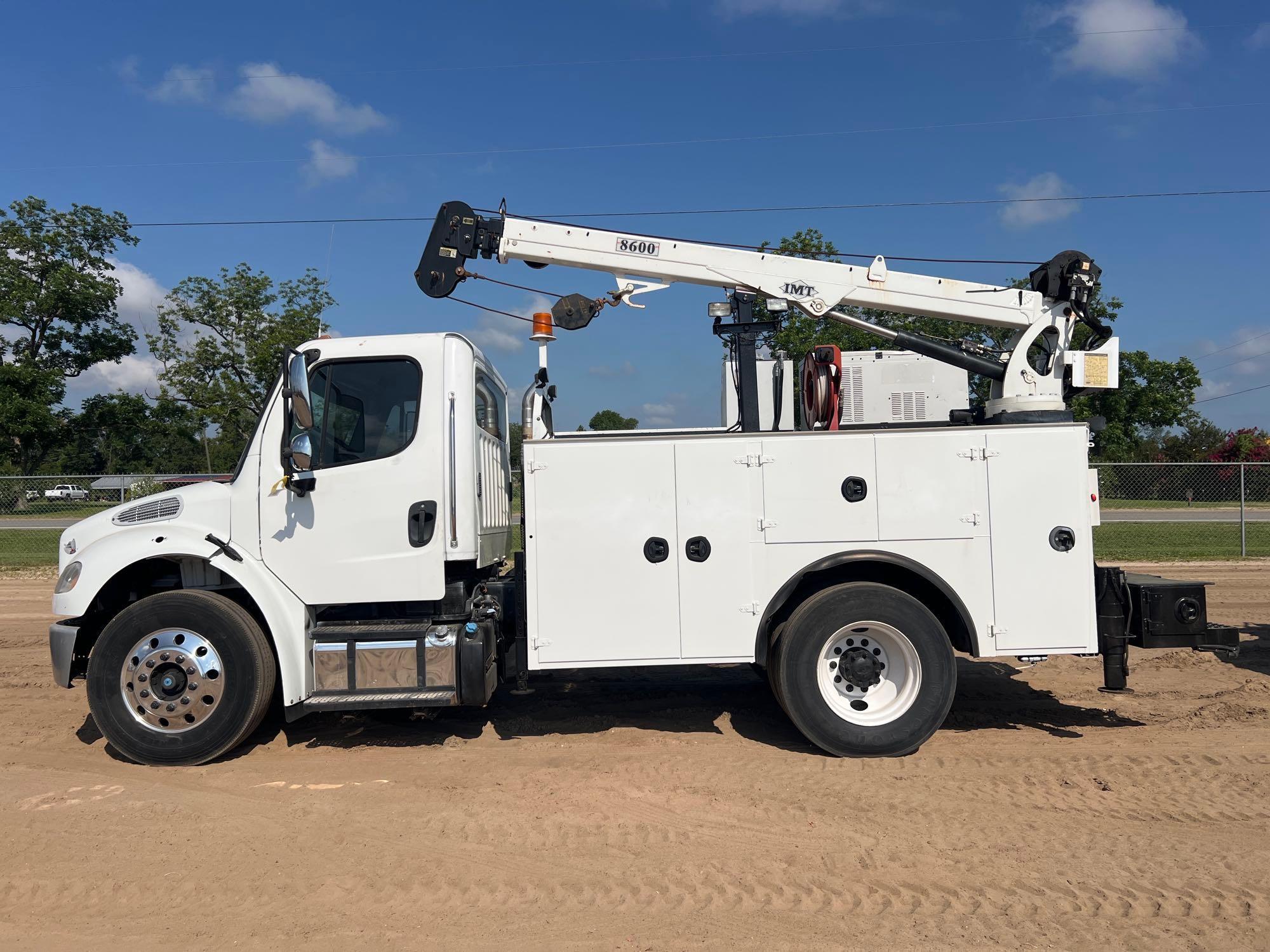 Photo of a 2014 Freightliner M2106