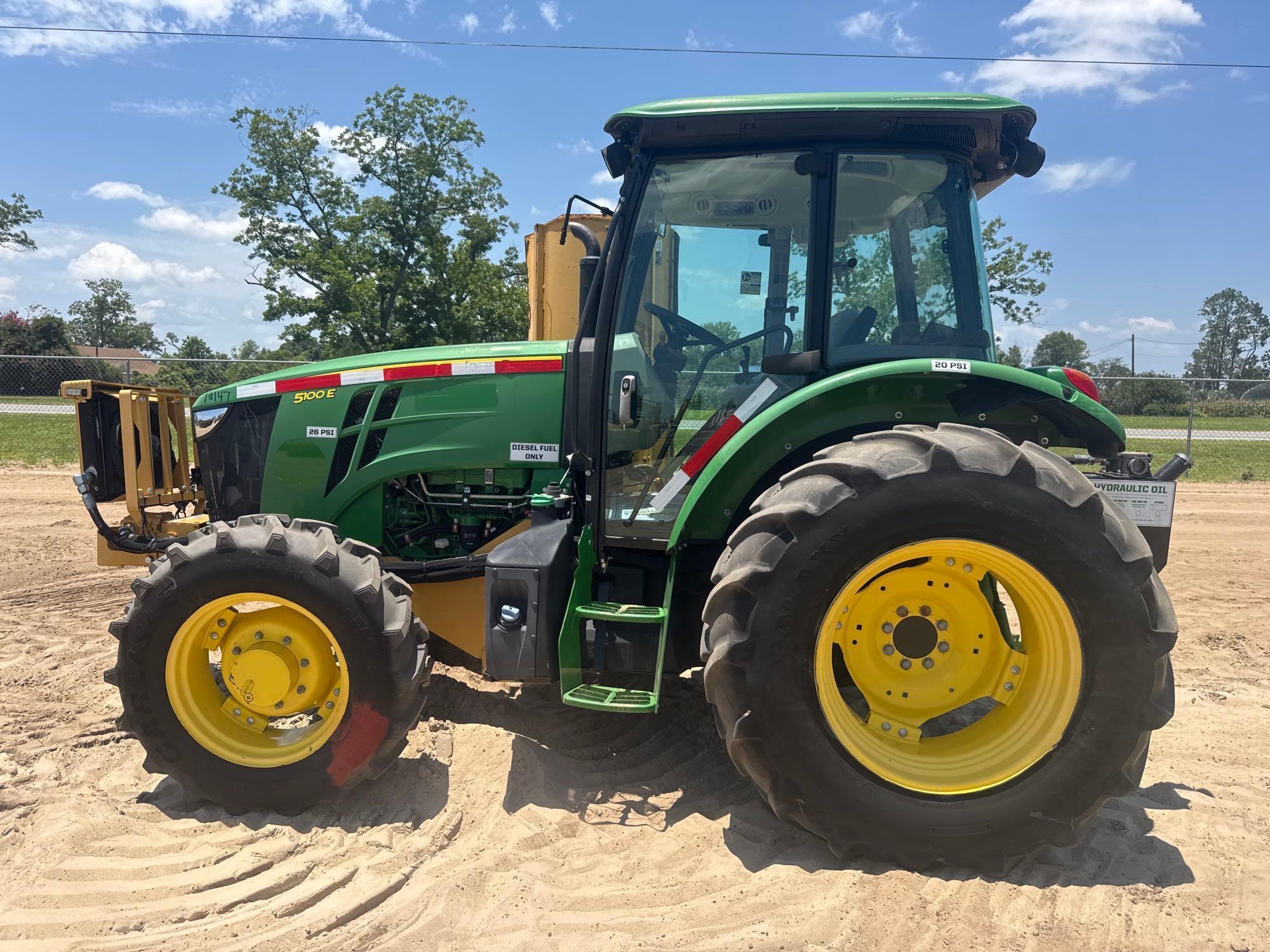 Photo of a  John Deere 5100E