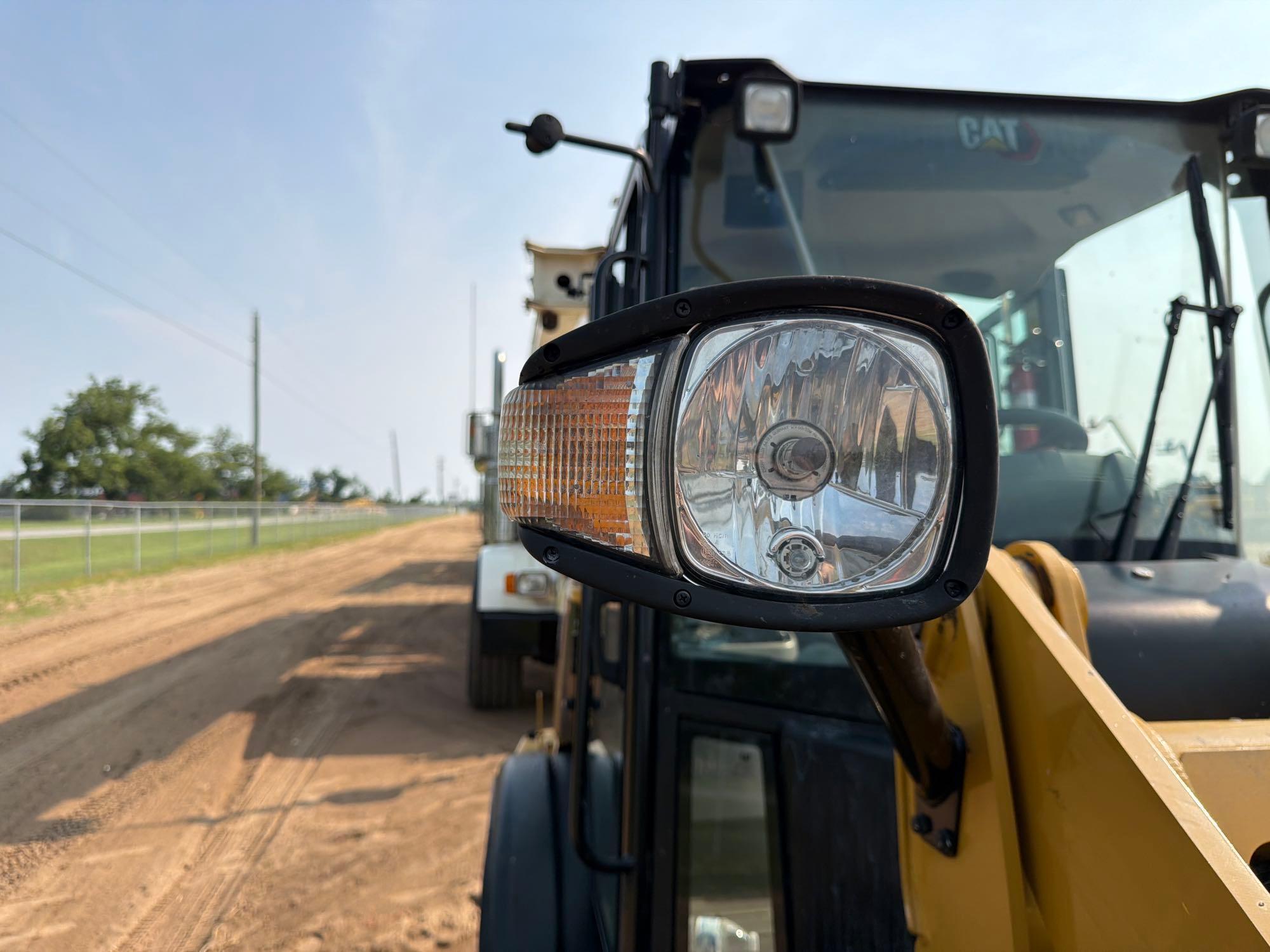 2020 Caterpillar 906
