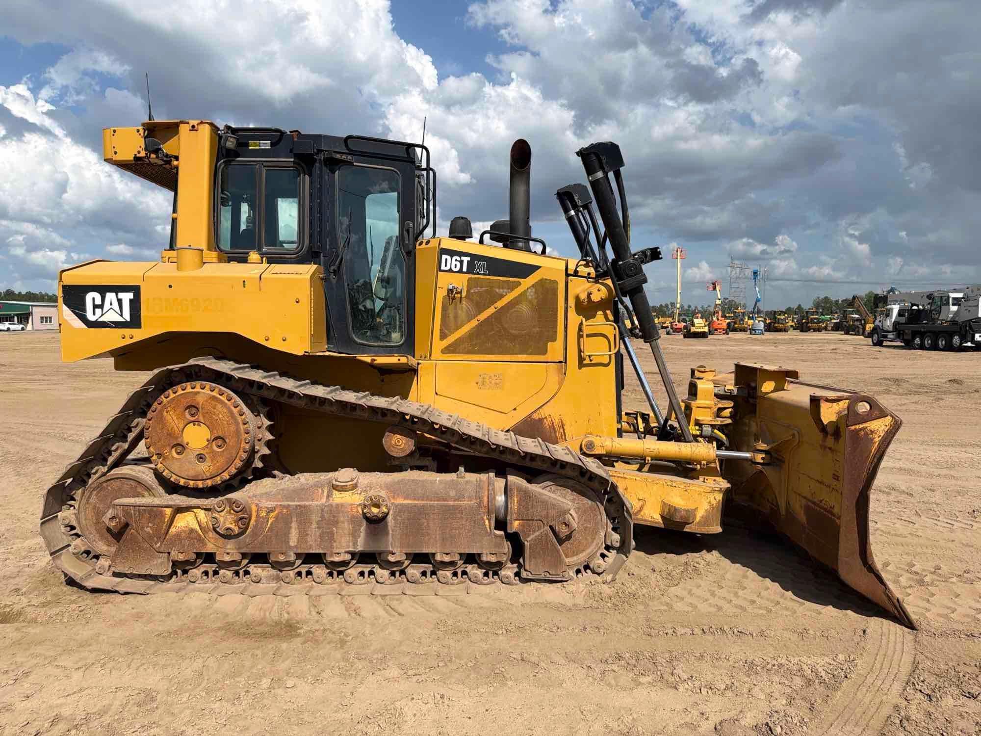 2015 Caterpillar D6T LGP