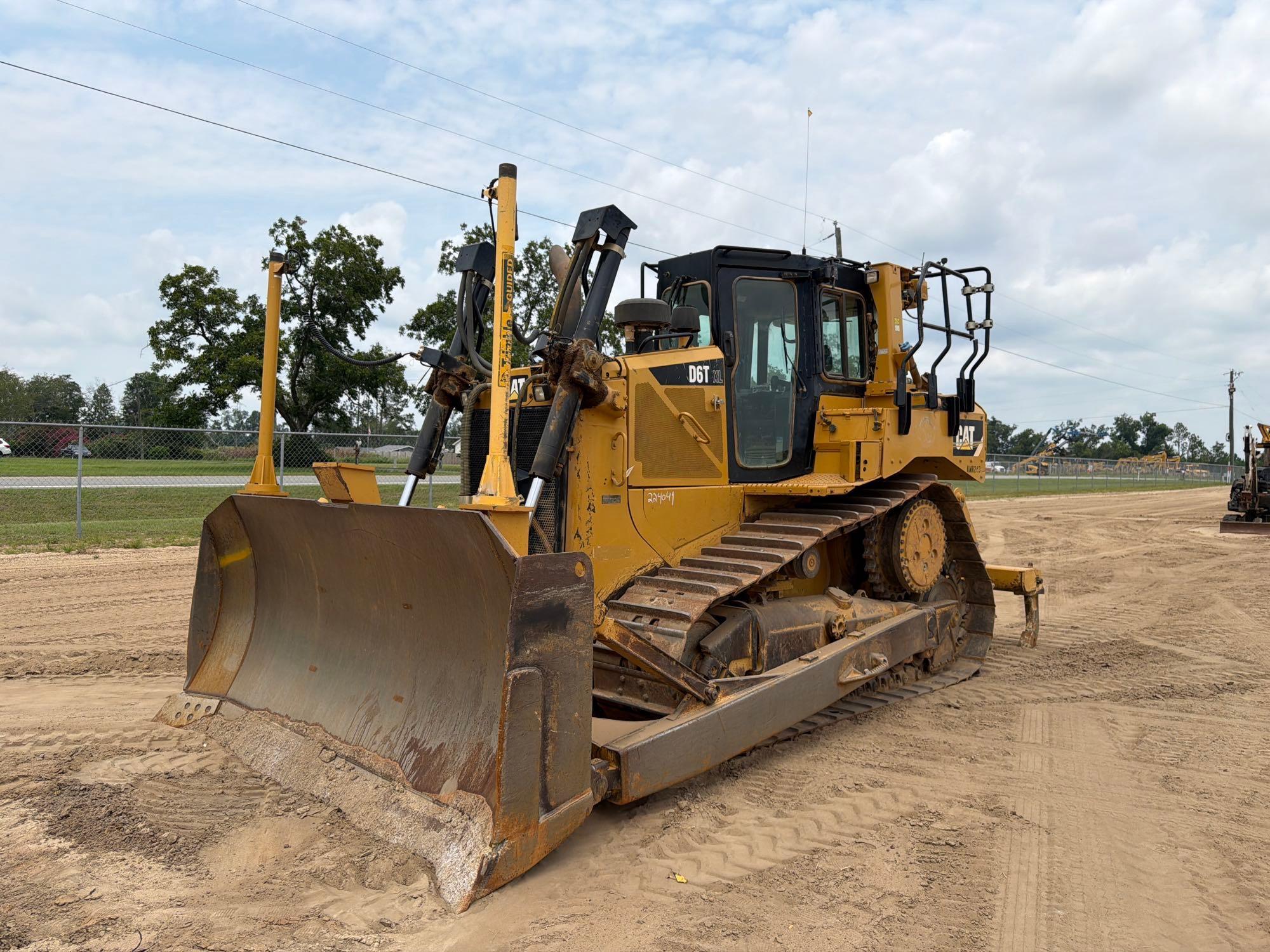 2014 Caterpillar D6T