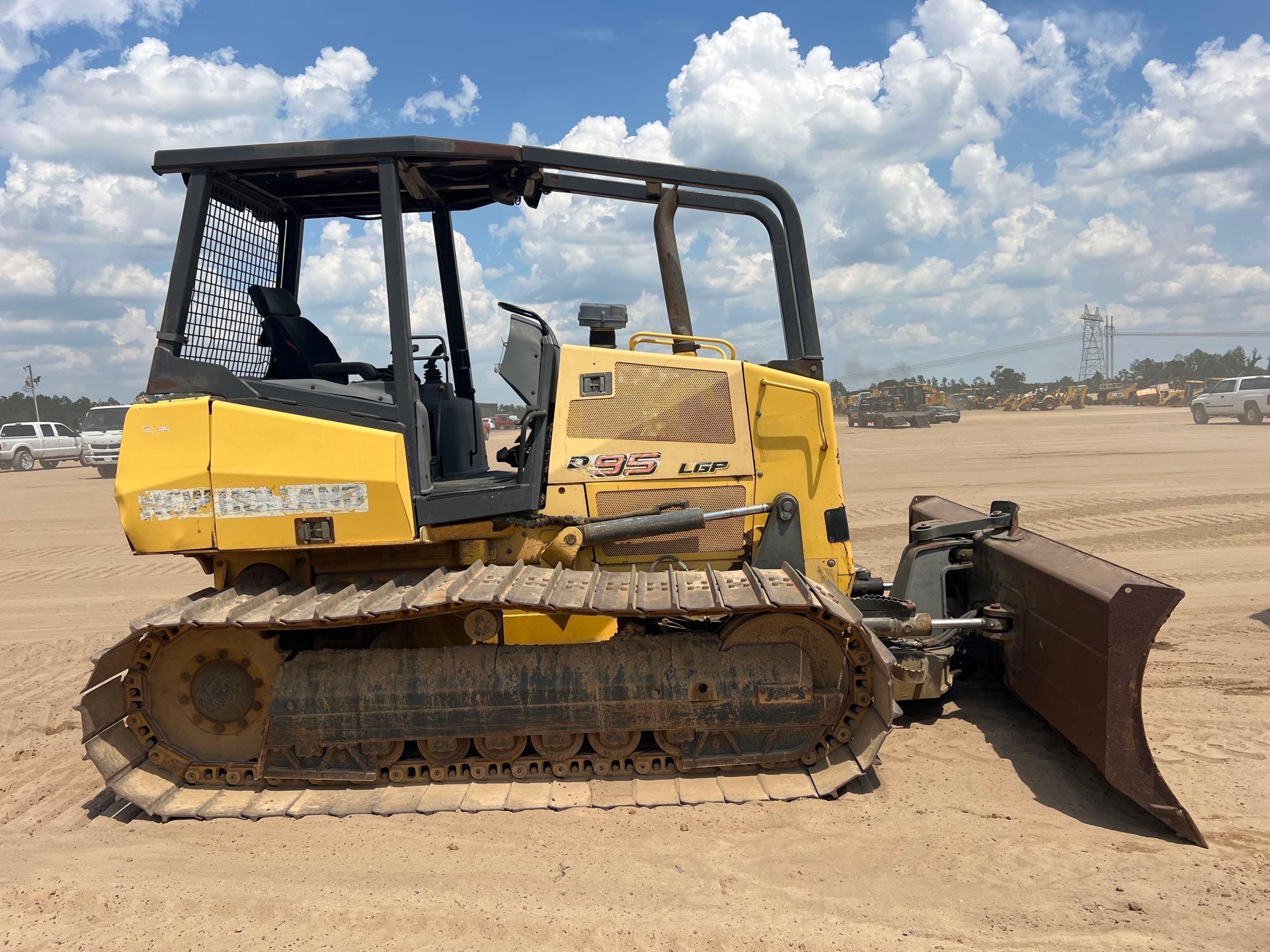 2007 New Holland D95 LGP