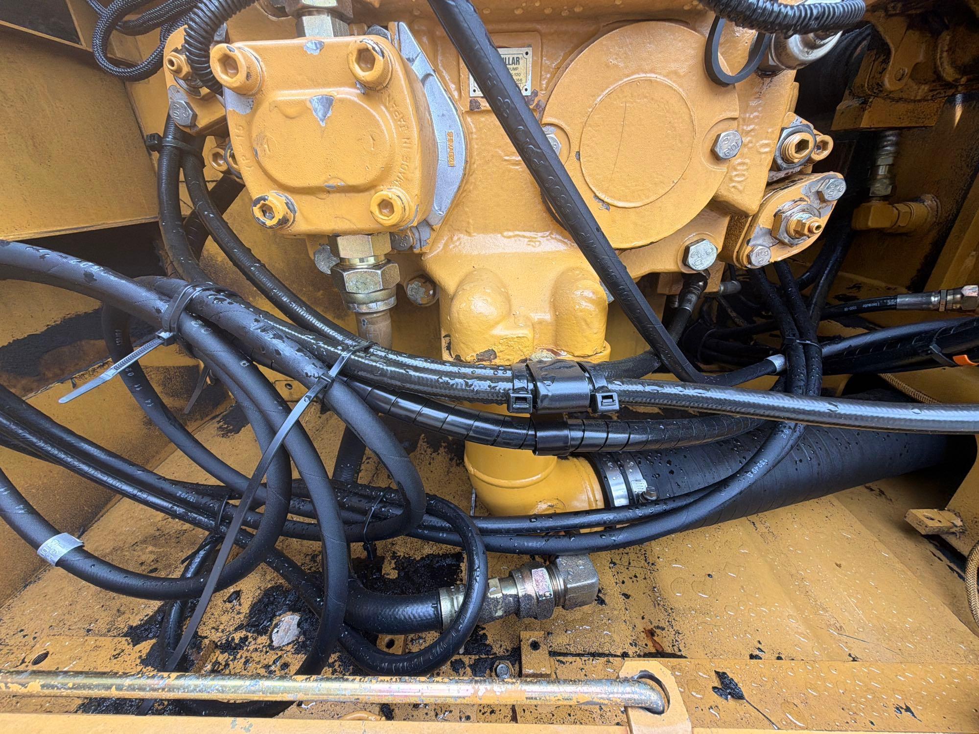 2003 Caterpillar 320C L