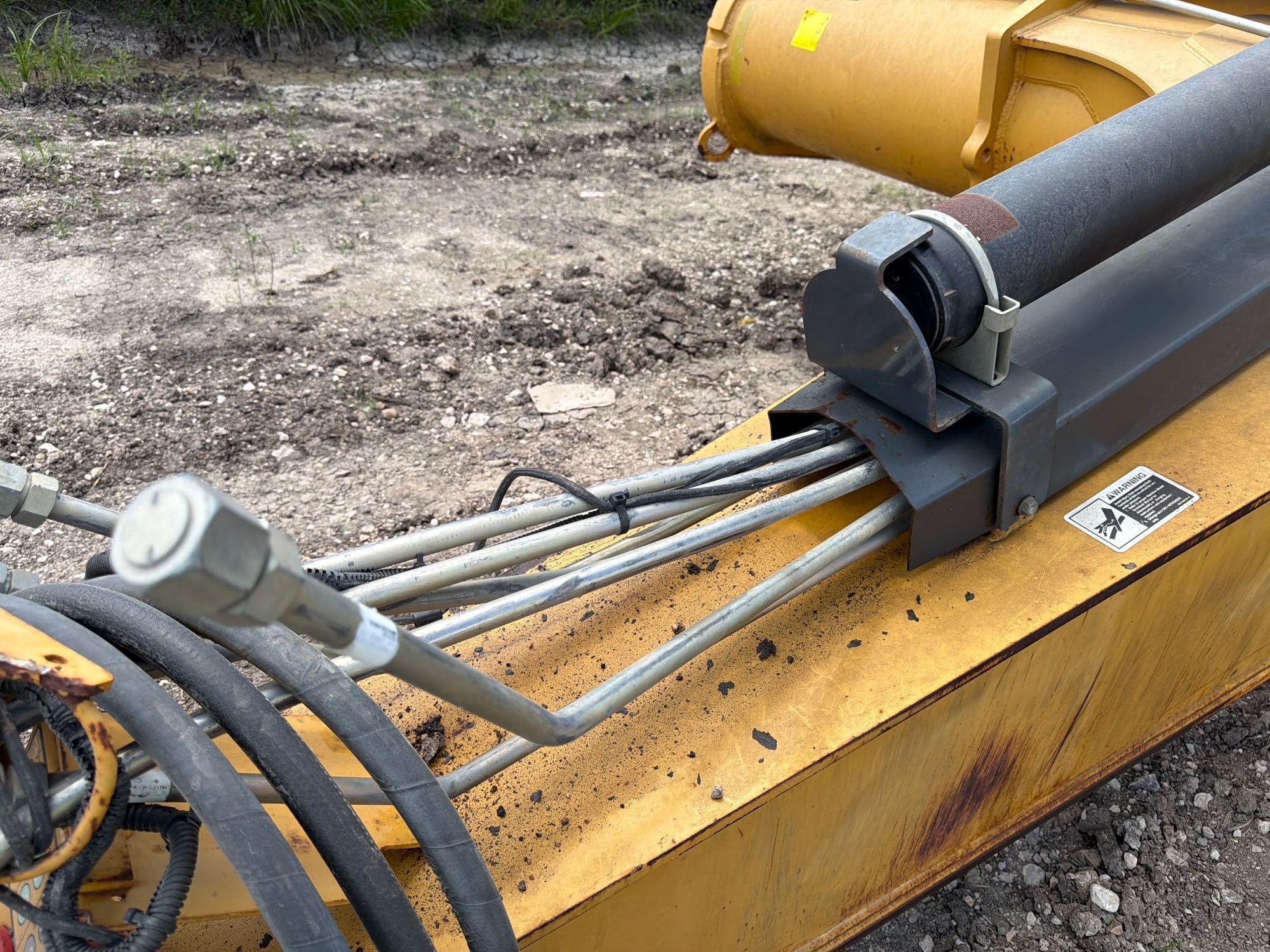 John Deere 2412