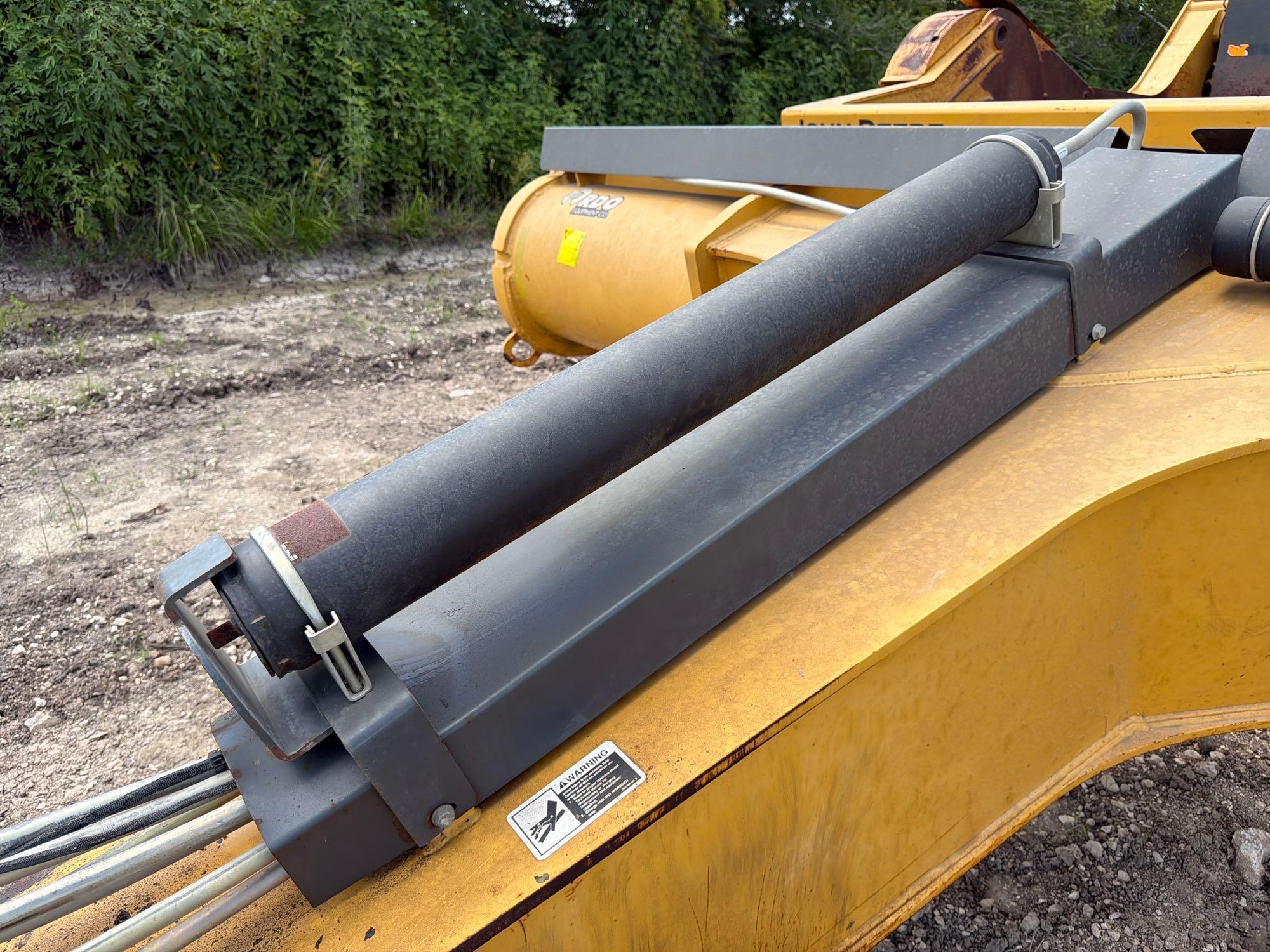 John Deere 2412