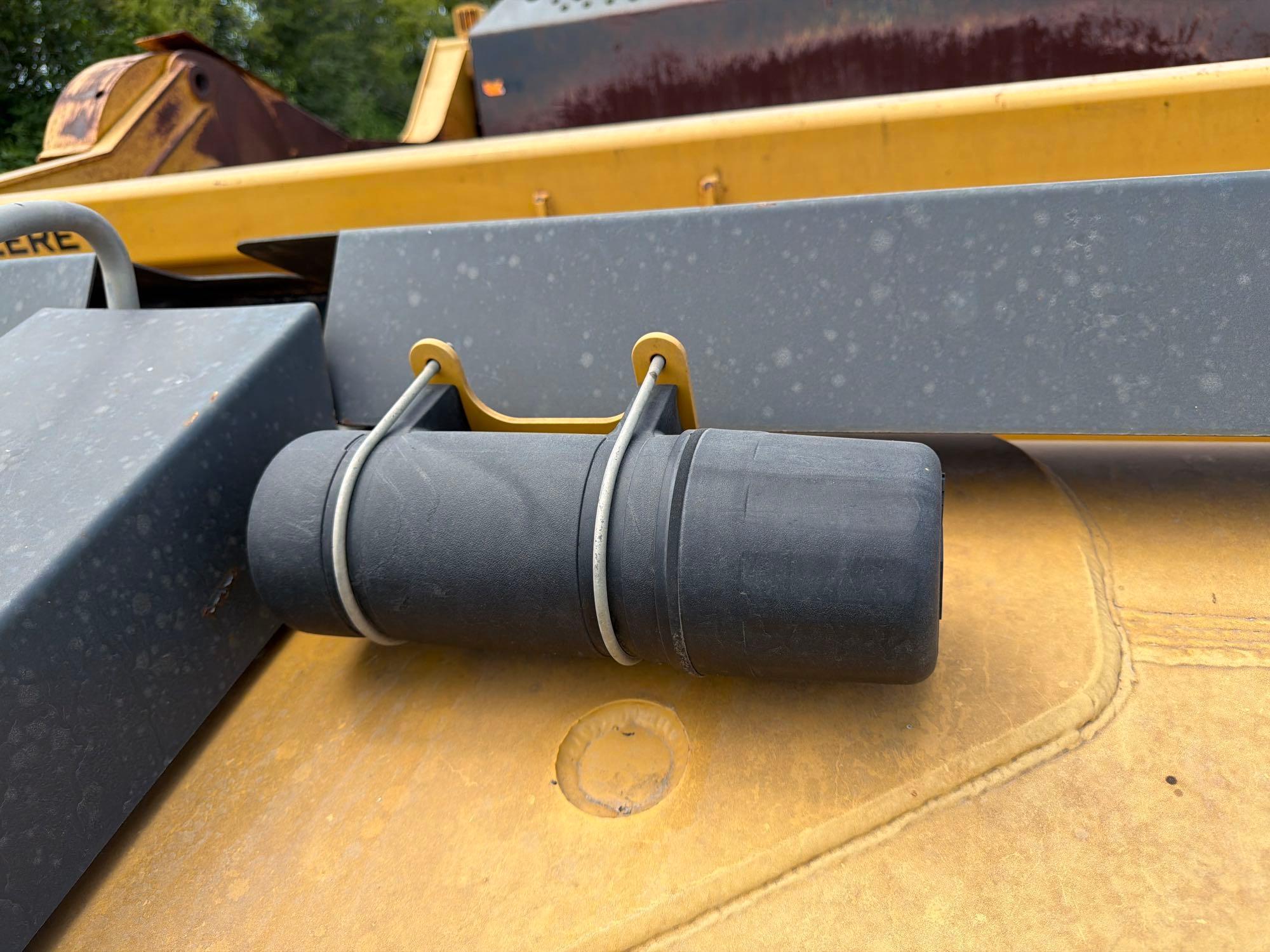 John Deere 2412