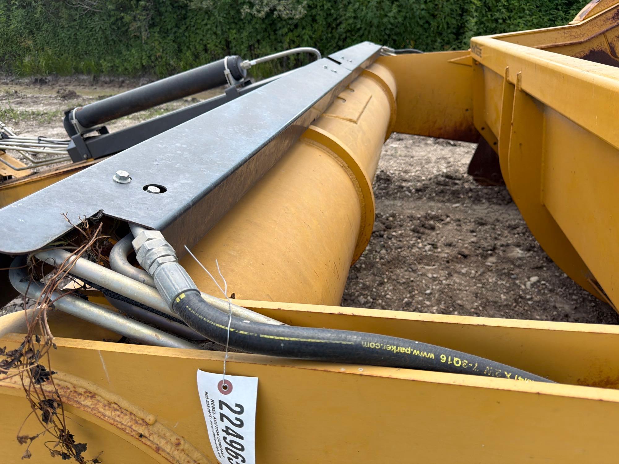 John Deere 2412