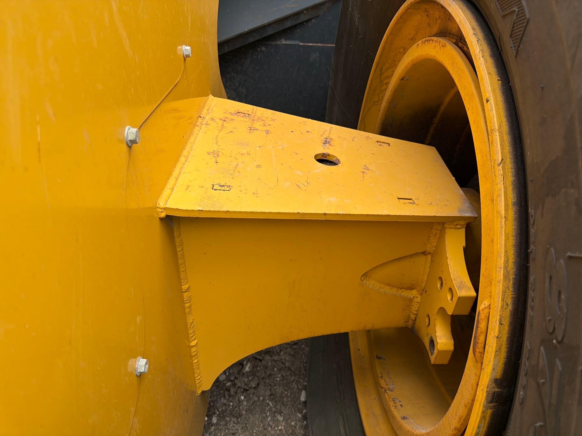 John Deere 2412