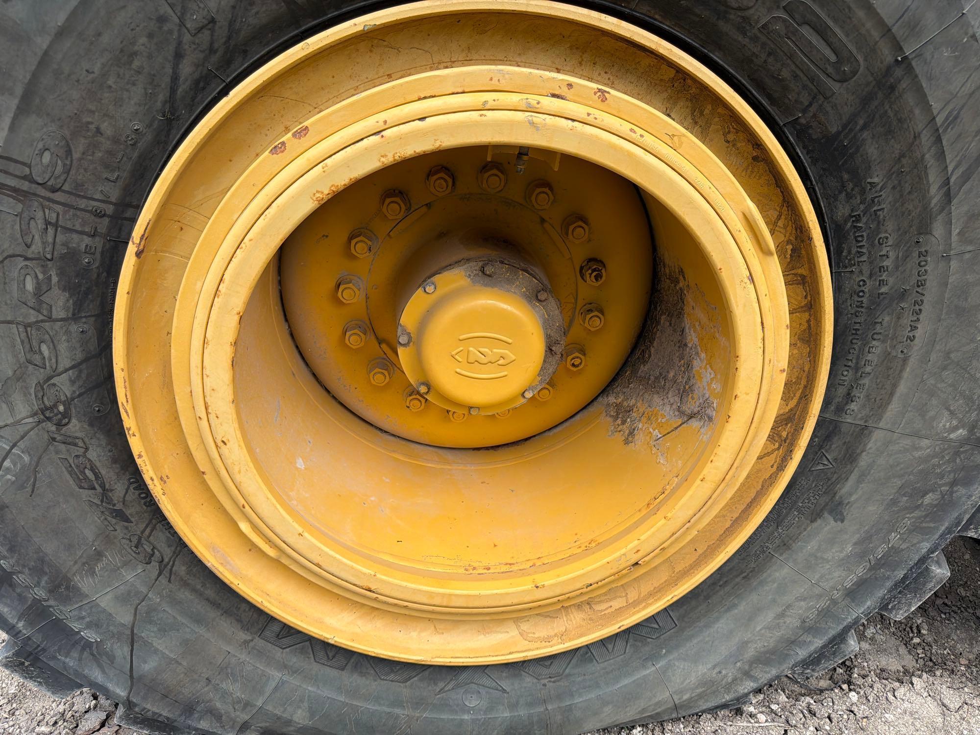 John Deere 2412