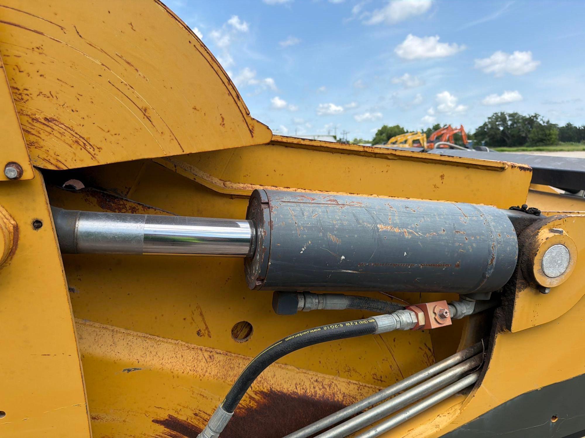 John Deere 2412