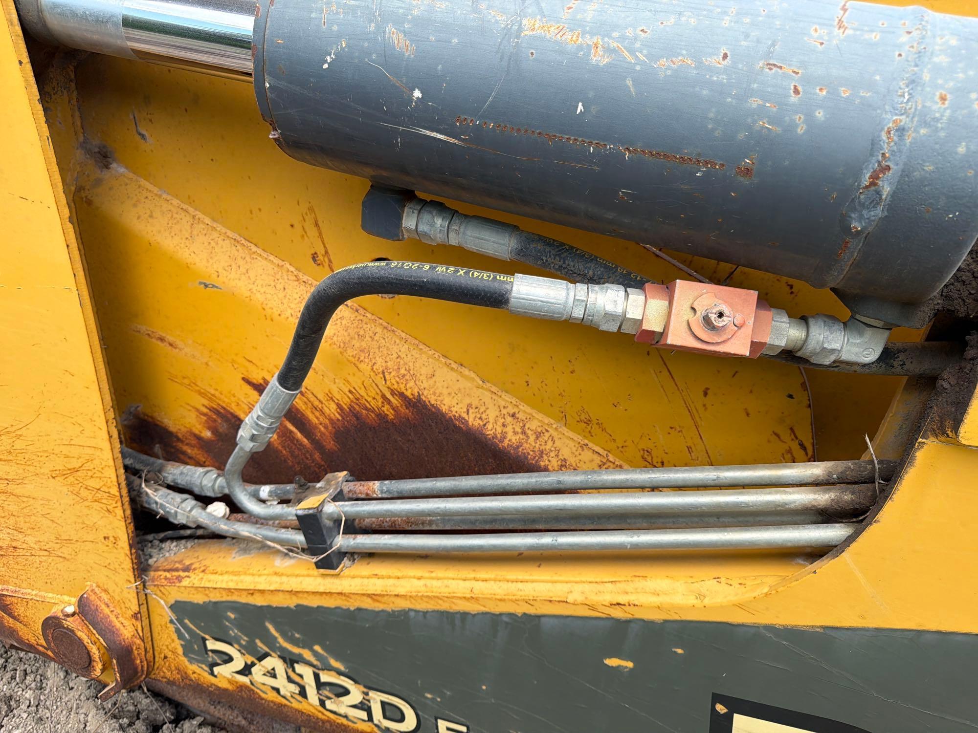 John Deere 2412