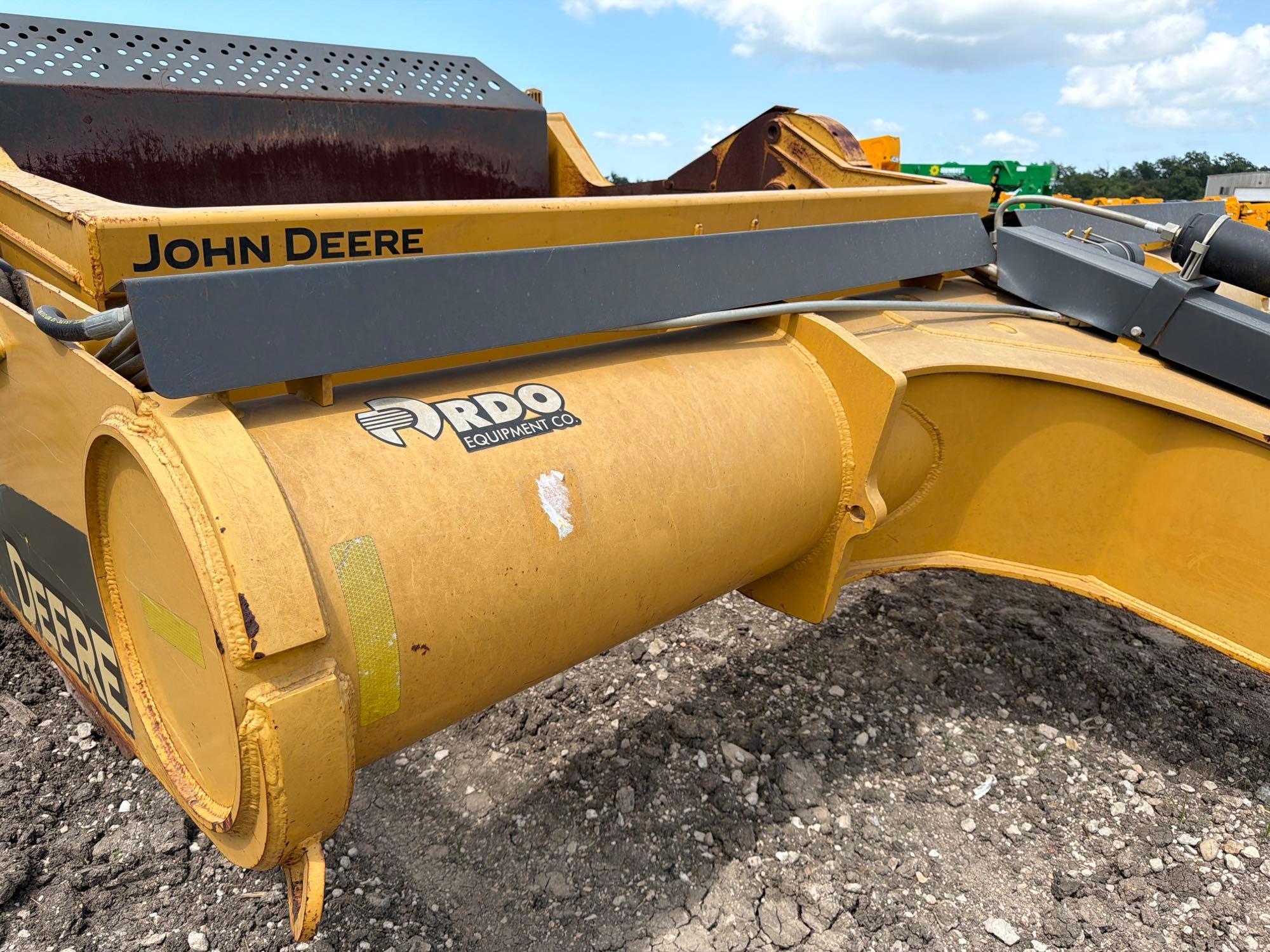 John Deere 2412