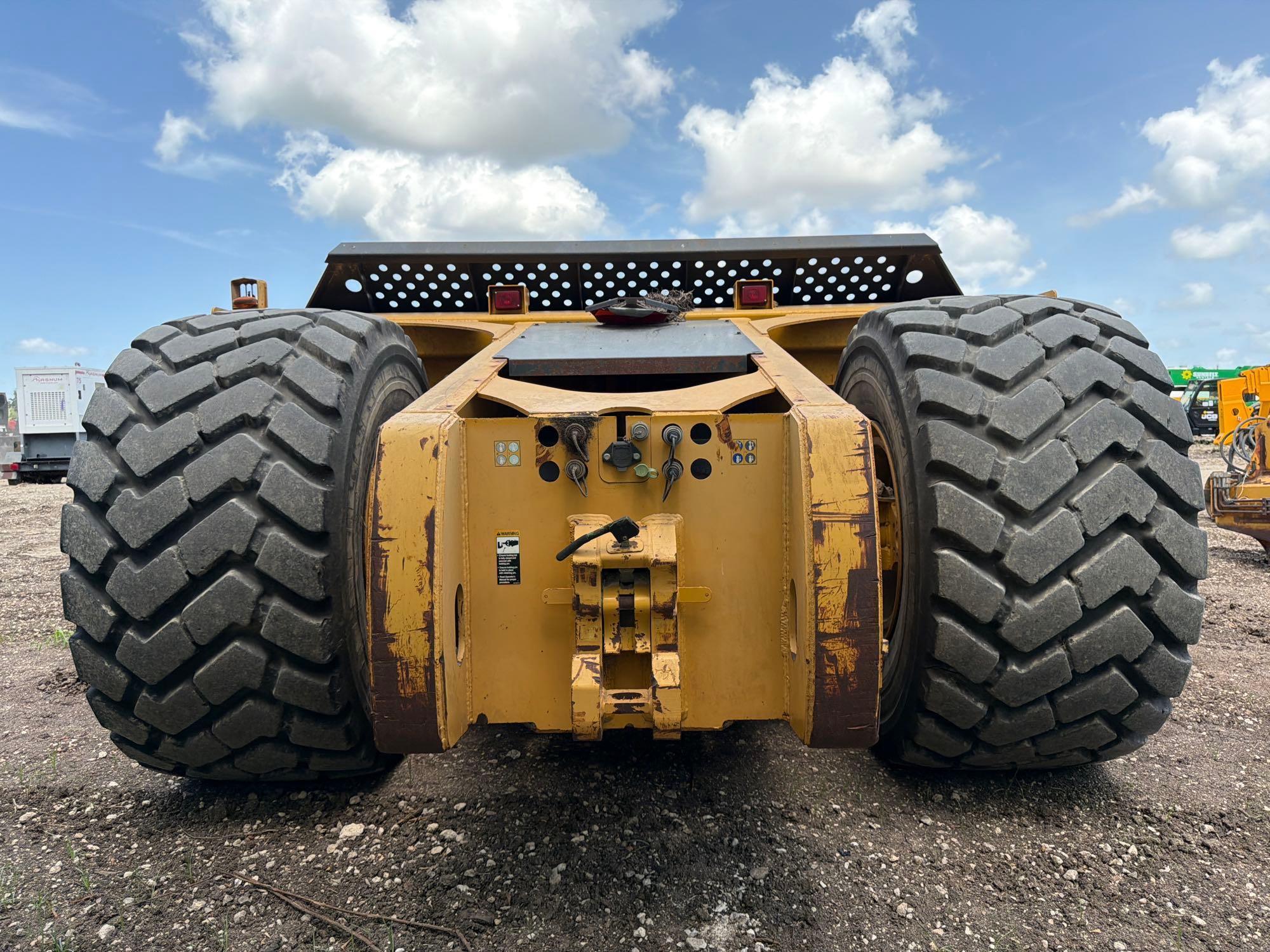 John Deere 2412