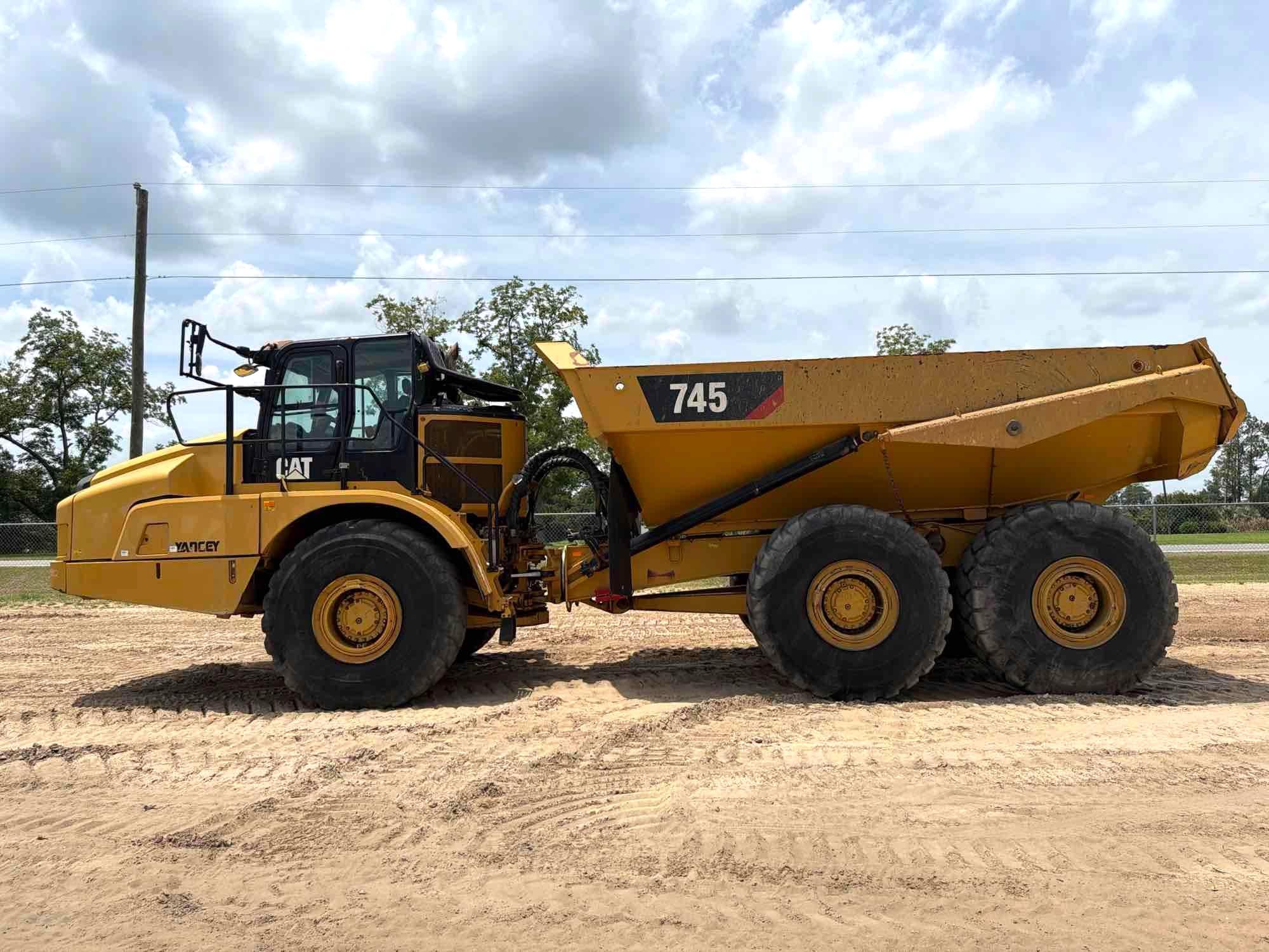 2020 Caterpillar 745