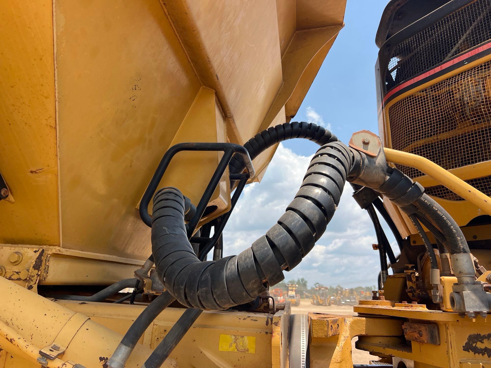 2004 Caterpillar 740