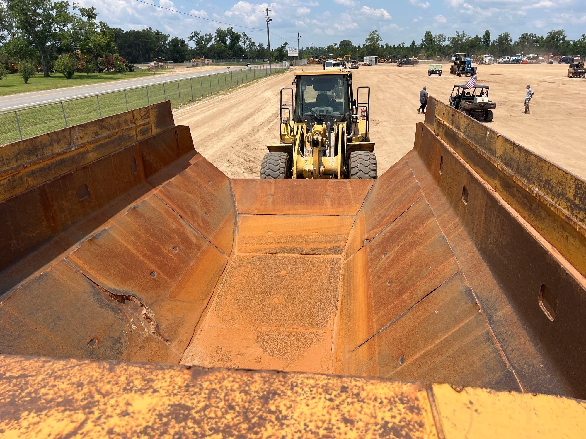 2004 Caterpillar 740