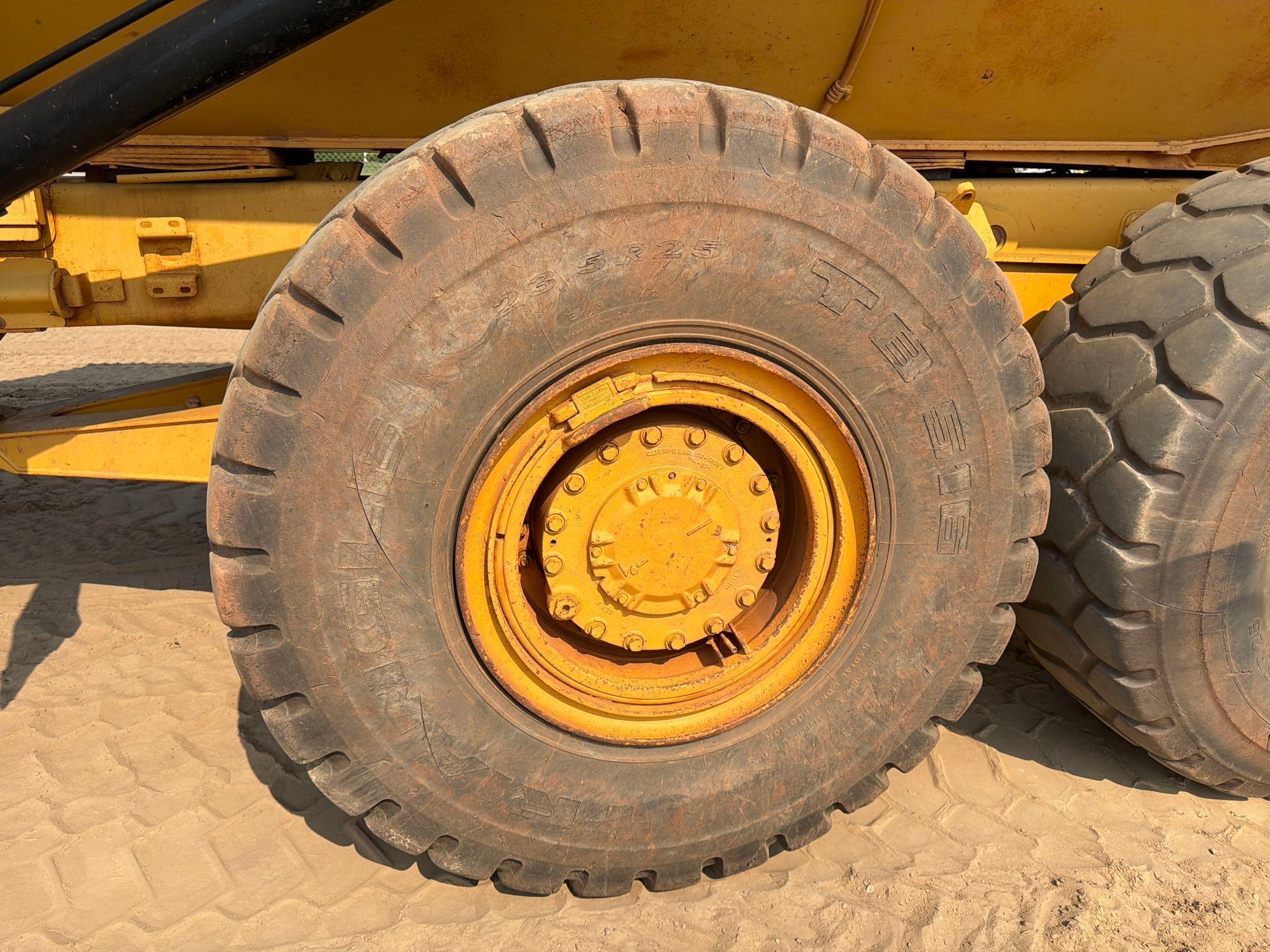 2007 Caterpillar 725