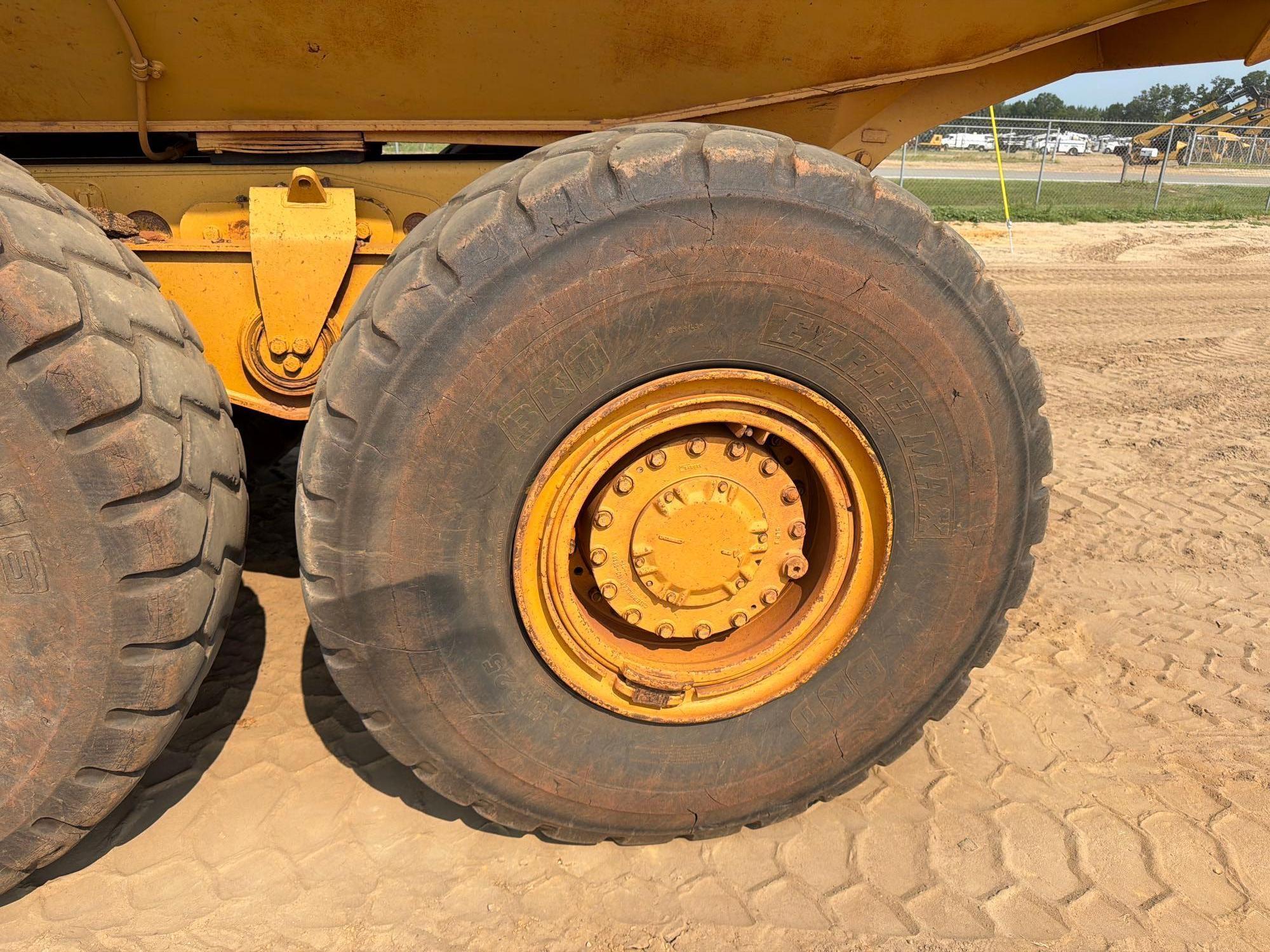 2007 Caterpillar 725