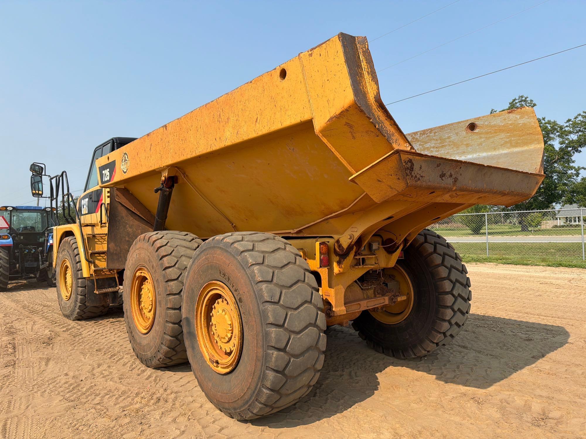2007 Caterpillar 725