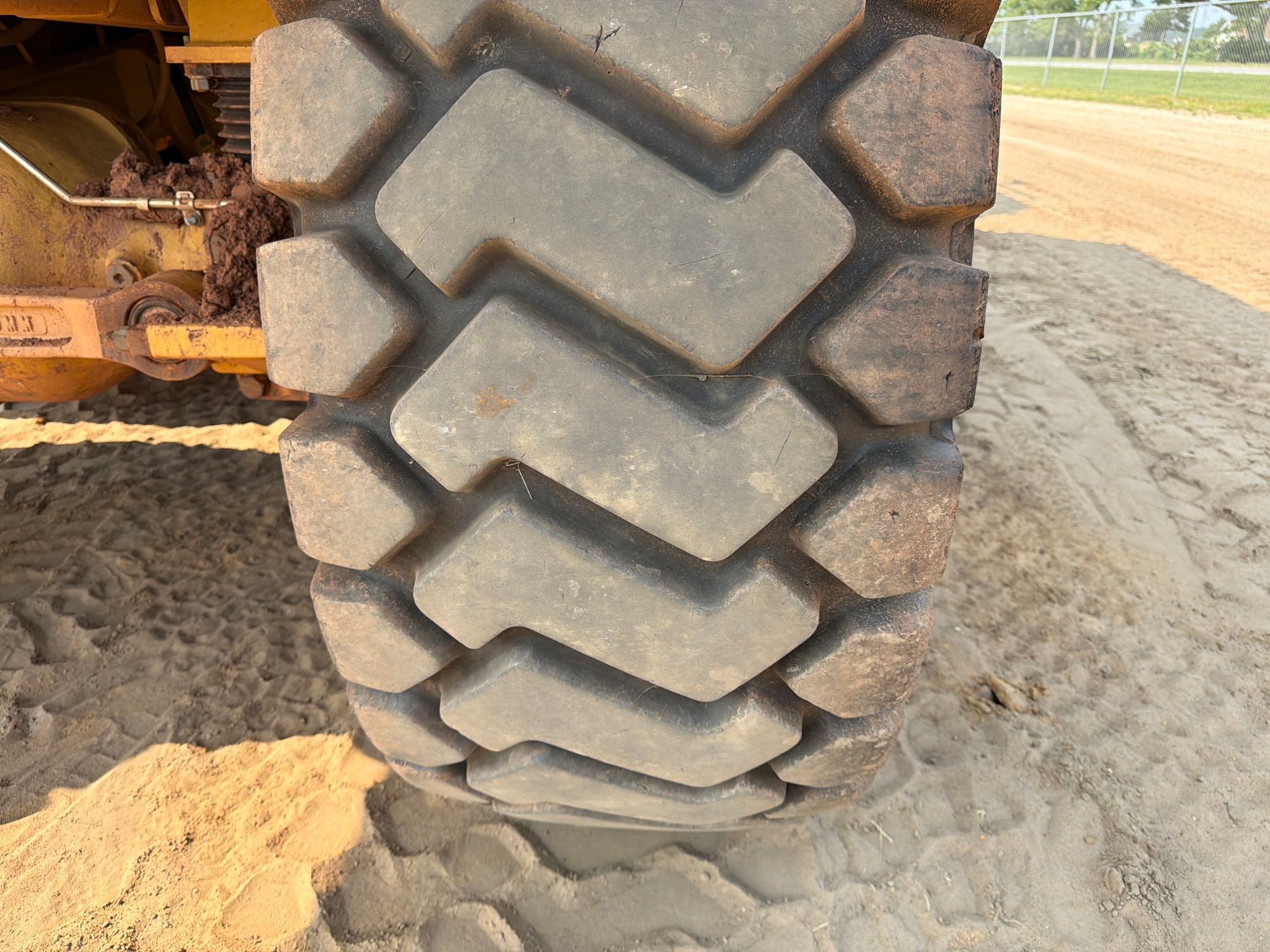 2007 Caterpillar 725