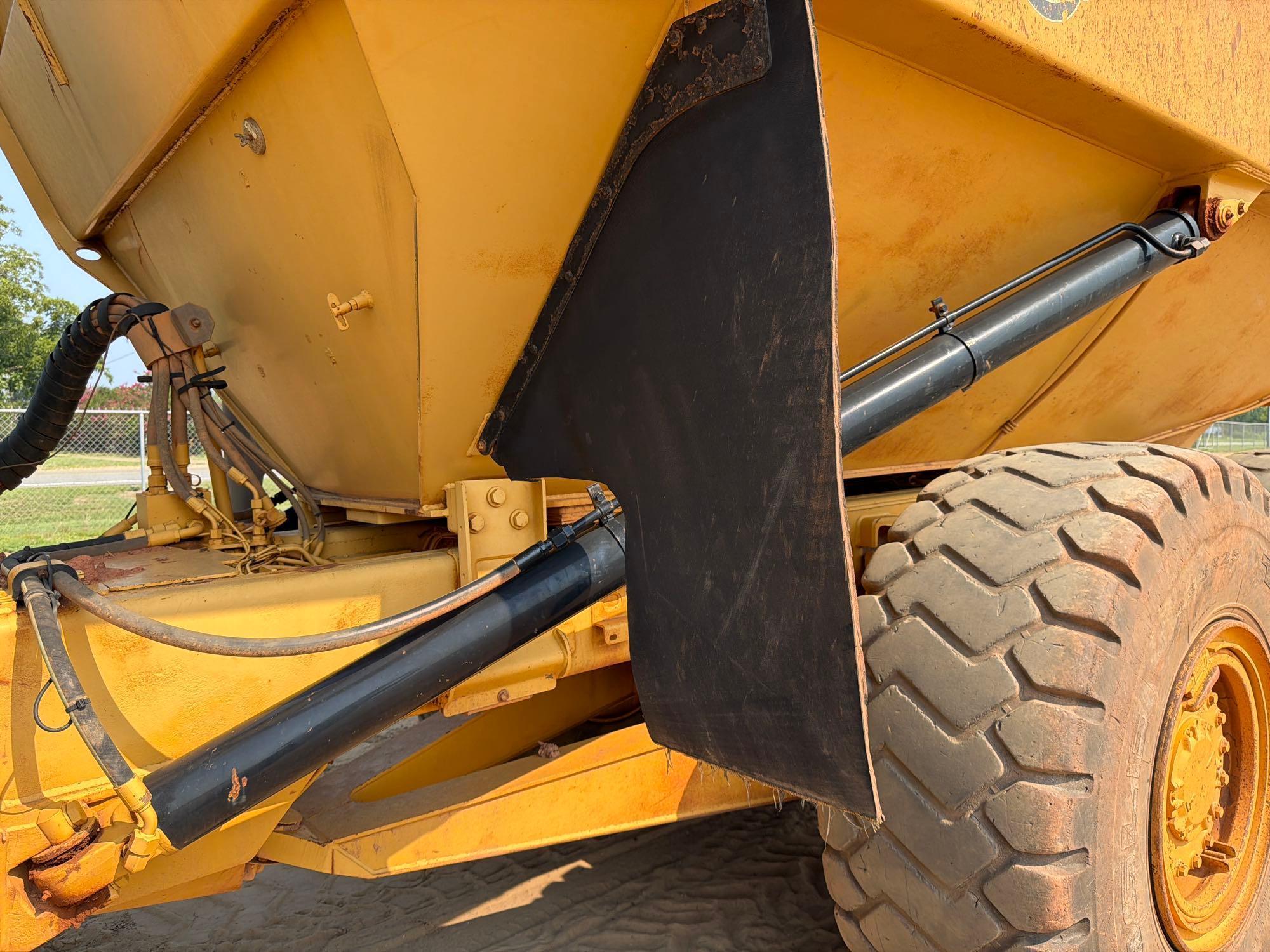 2007 Caterpillar 725