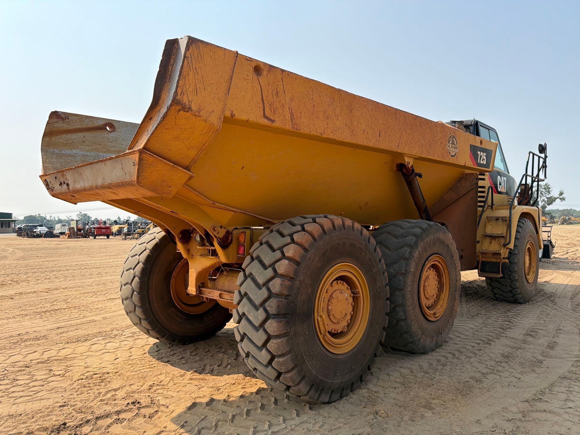 2007 Caterpillar 725