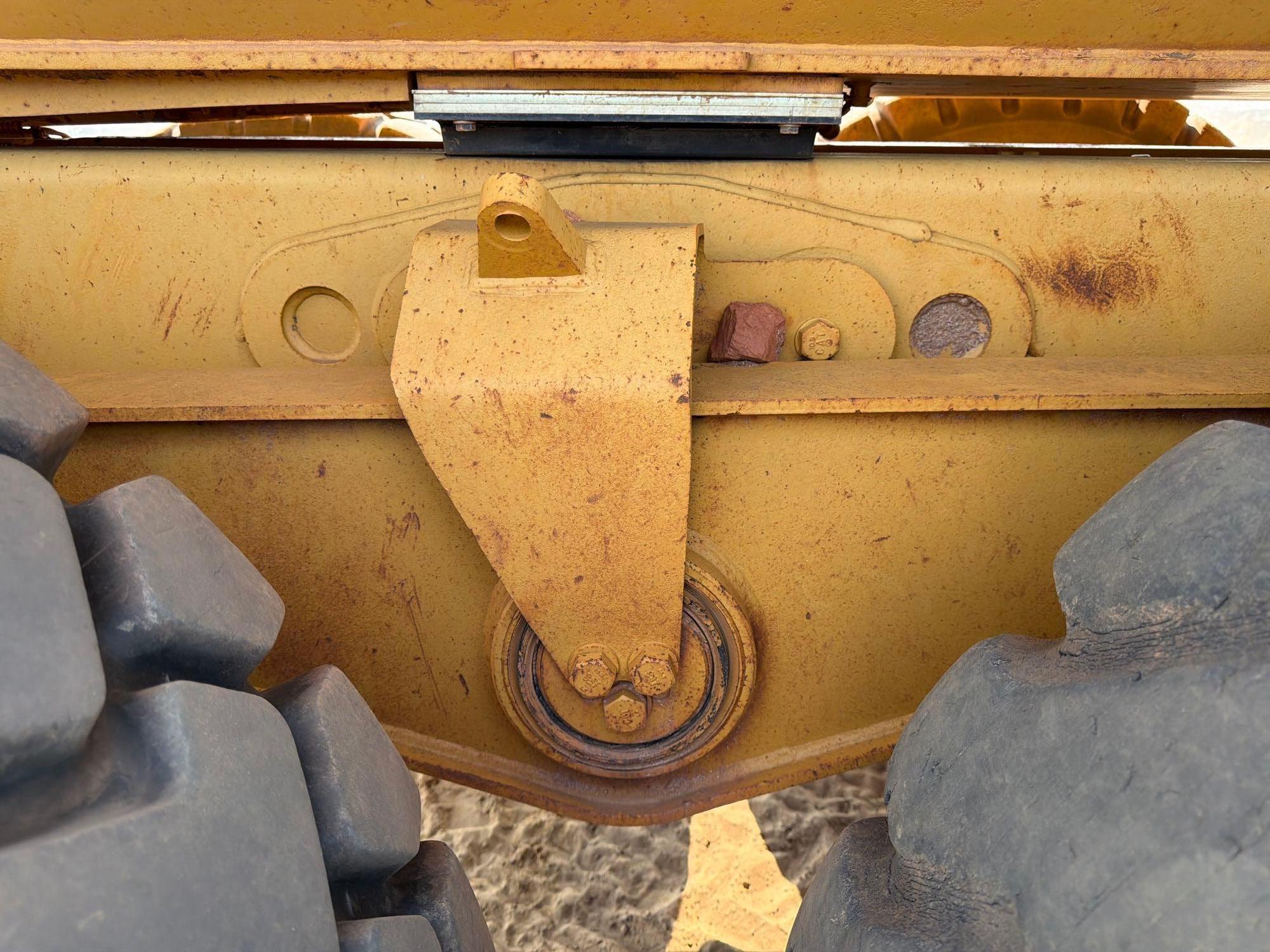 2007 Caterpillar 725