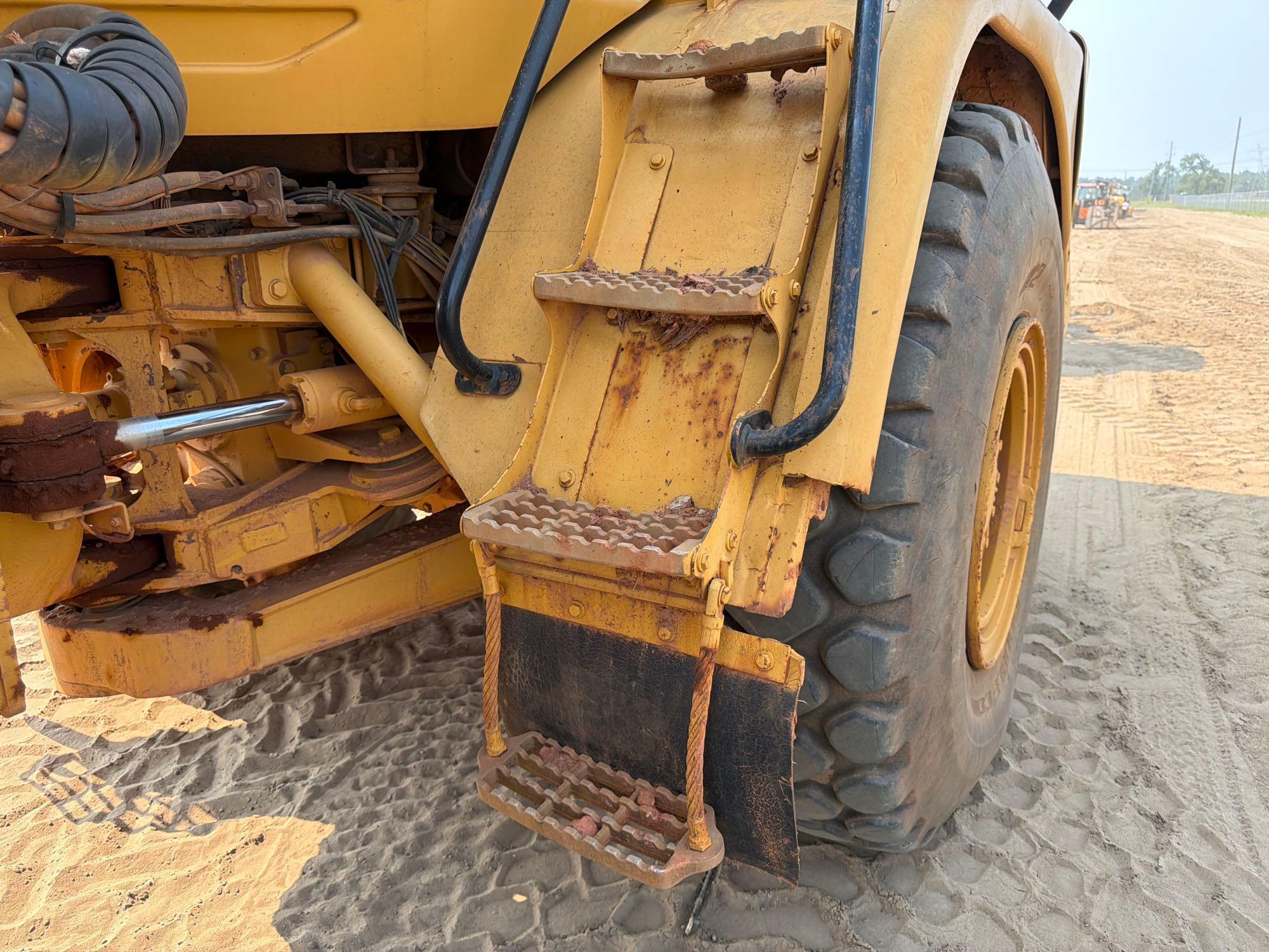2007 Caterpillar 725