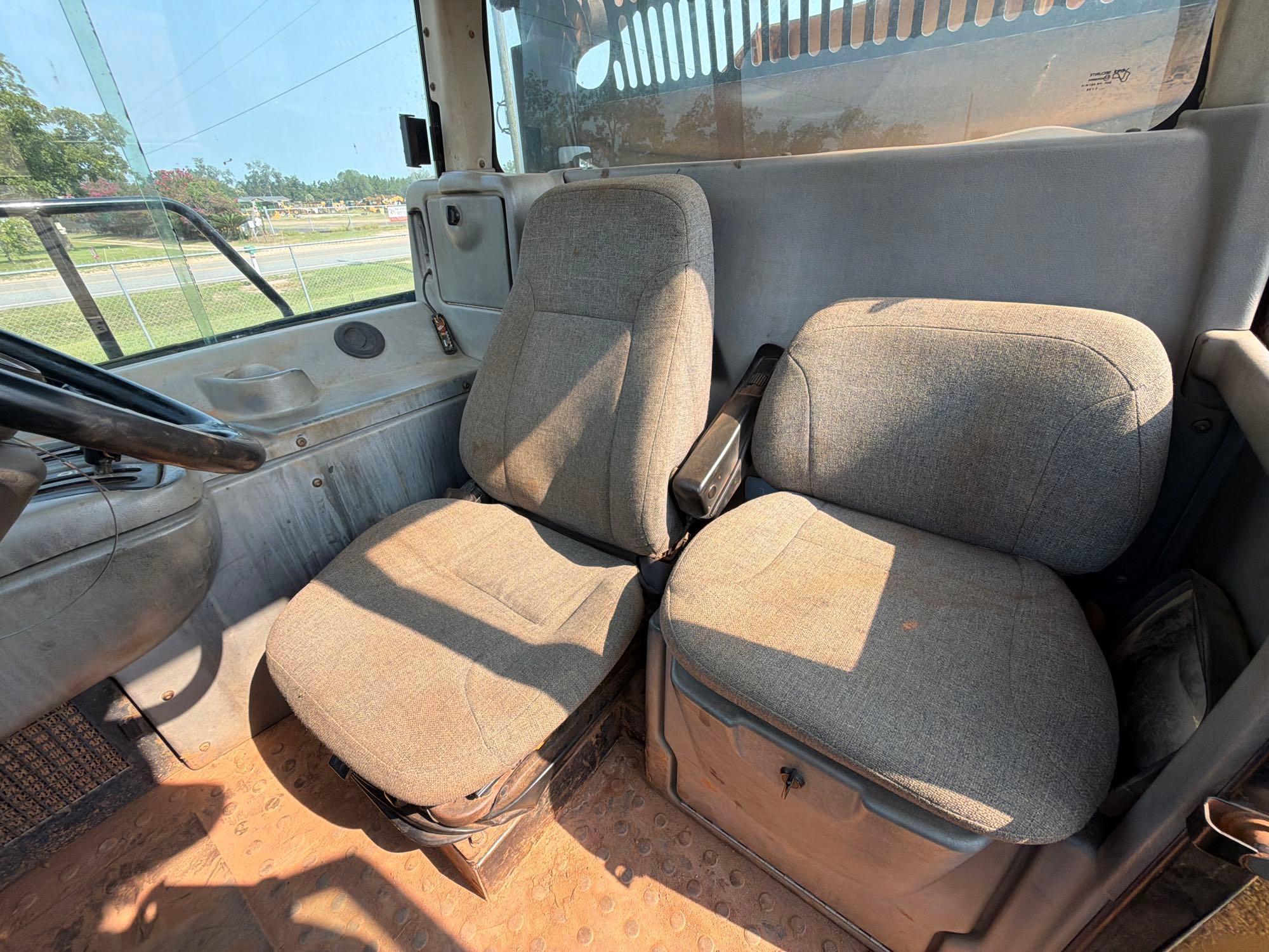 2007 Caterpillar 725