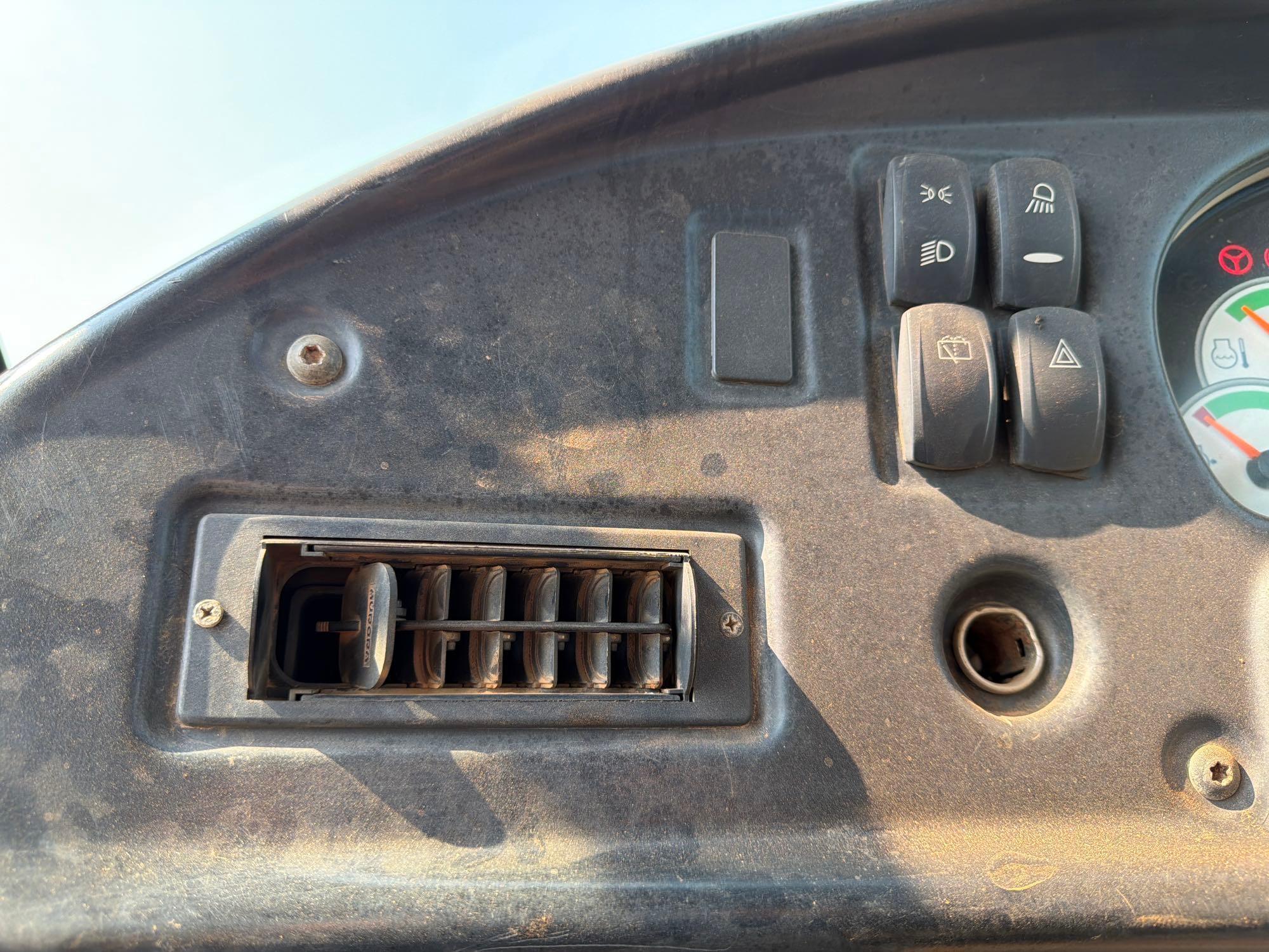 2007 Caterpillar 725