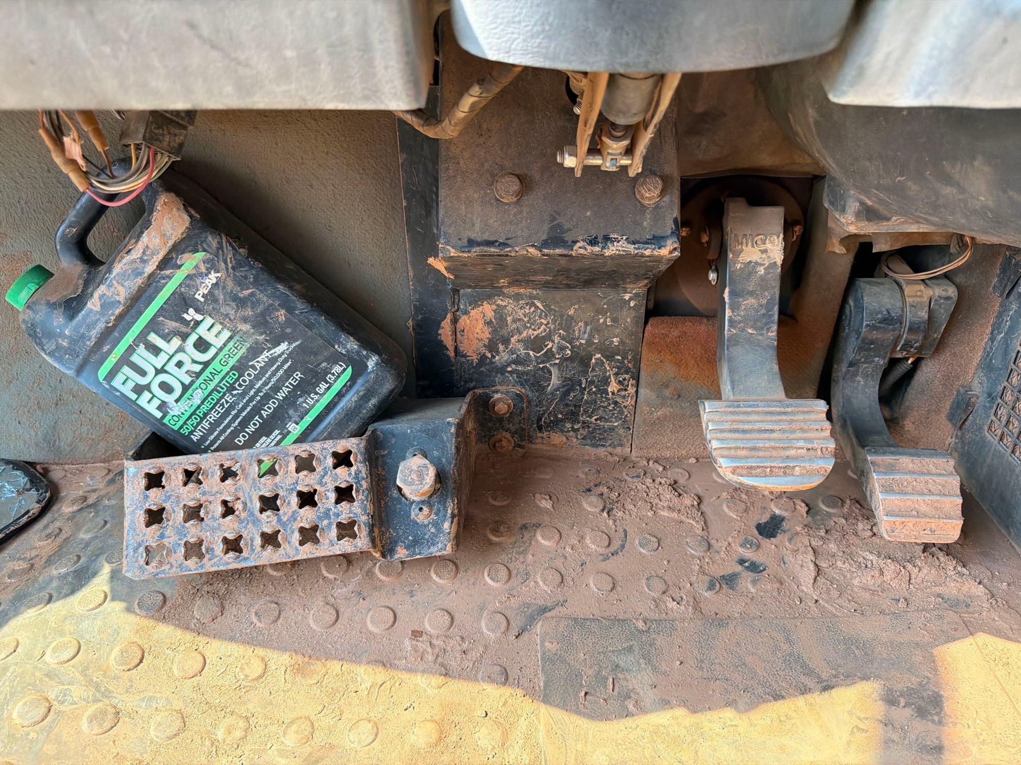 2007 Caterpillar 725