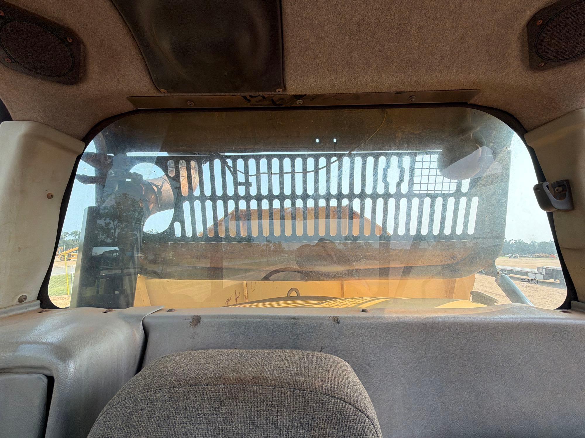 2007 Caterpillar 725