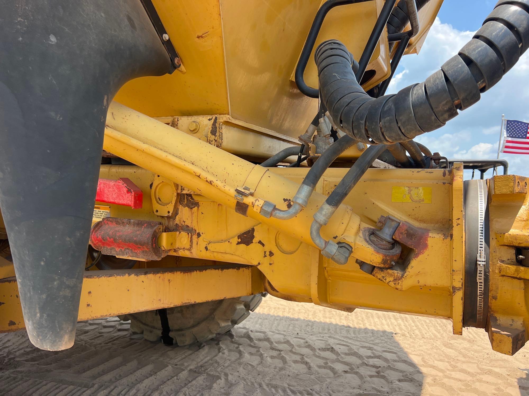 2004 Caterpillar 740