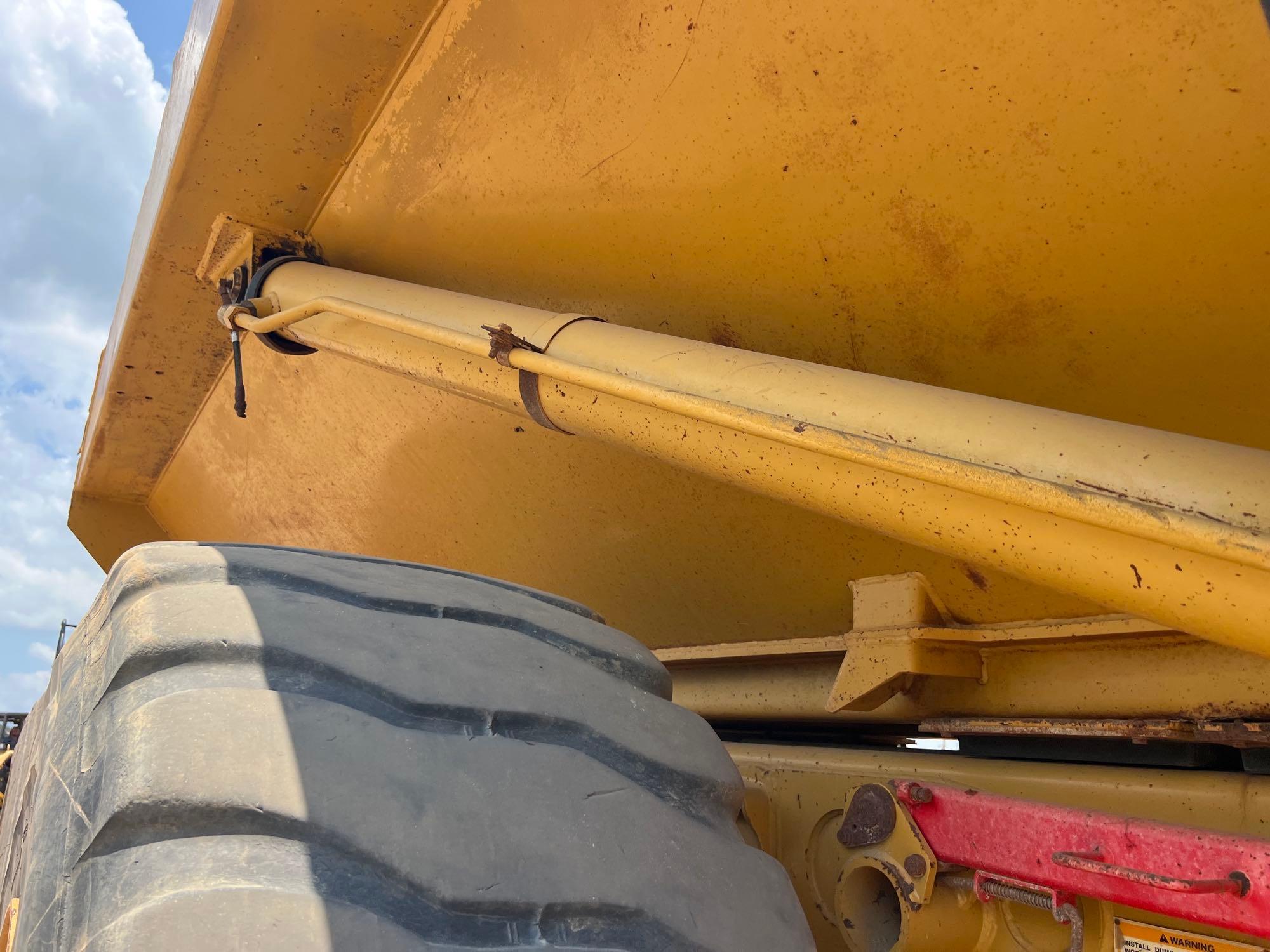 2004 Caterpillar 740