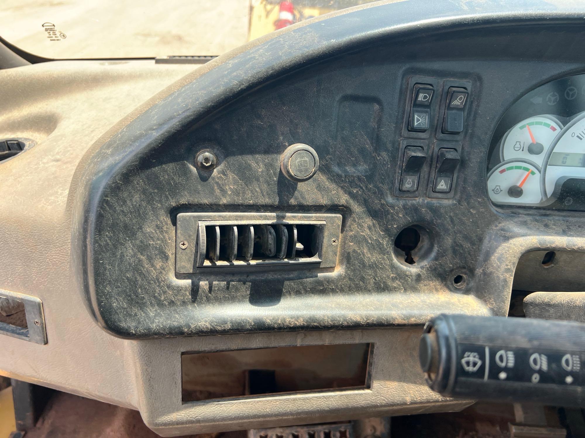 2004 Caterpillar 740
