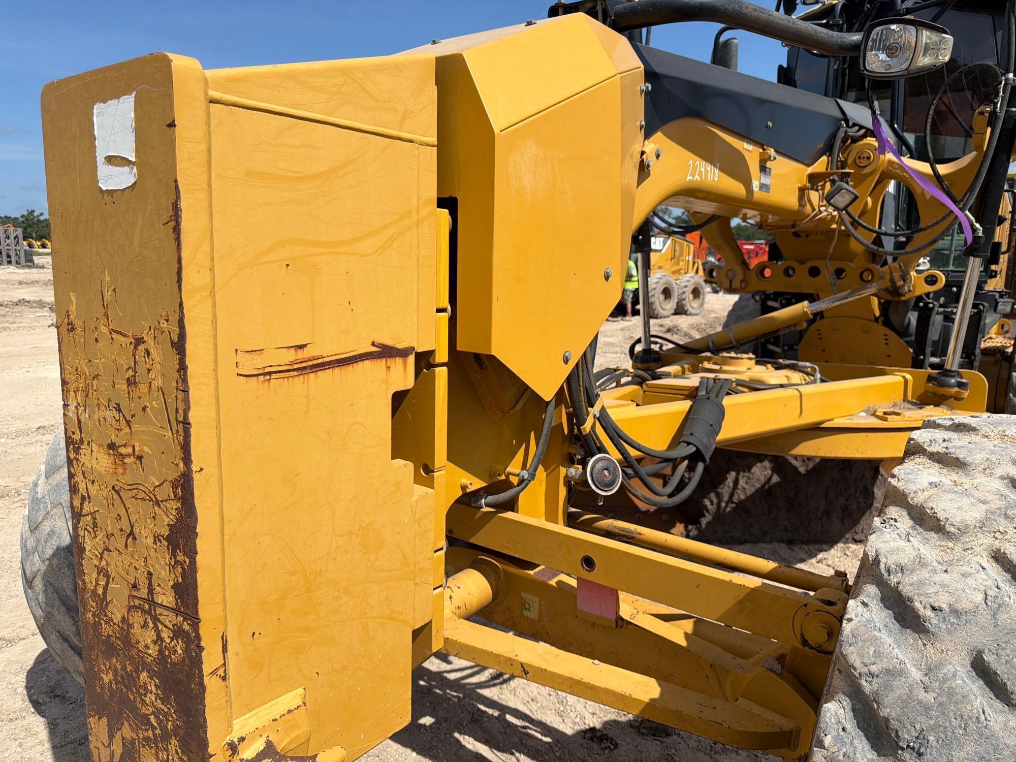 2011 Caterpillar 140M