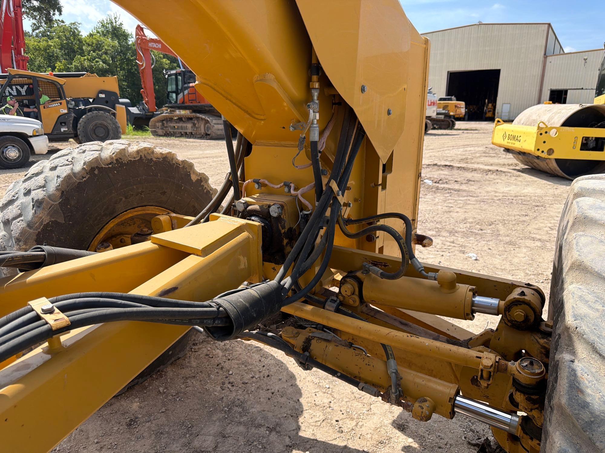 2011 Caterpillar 140M