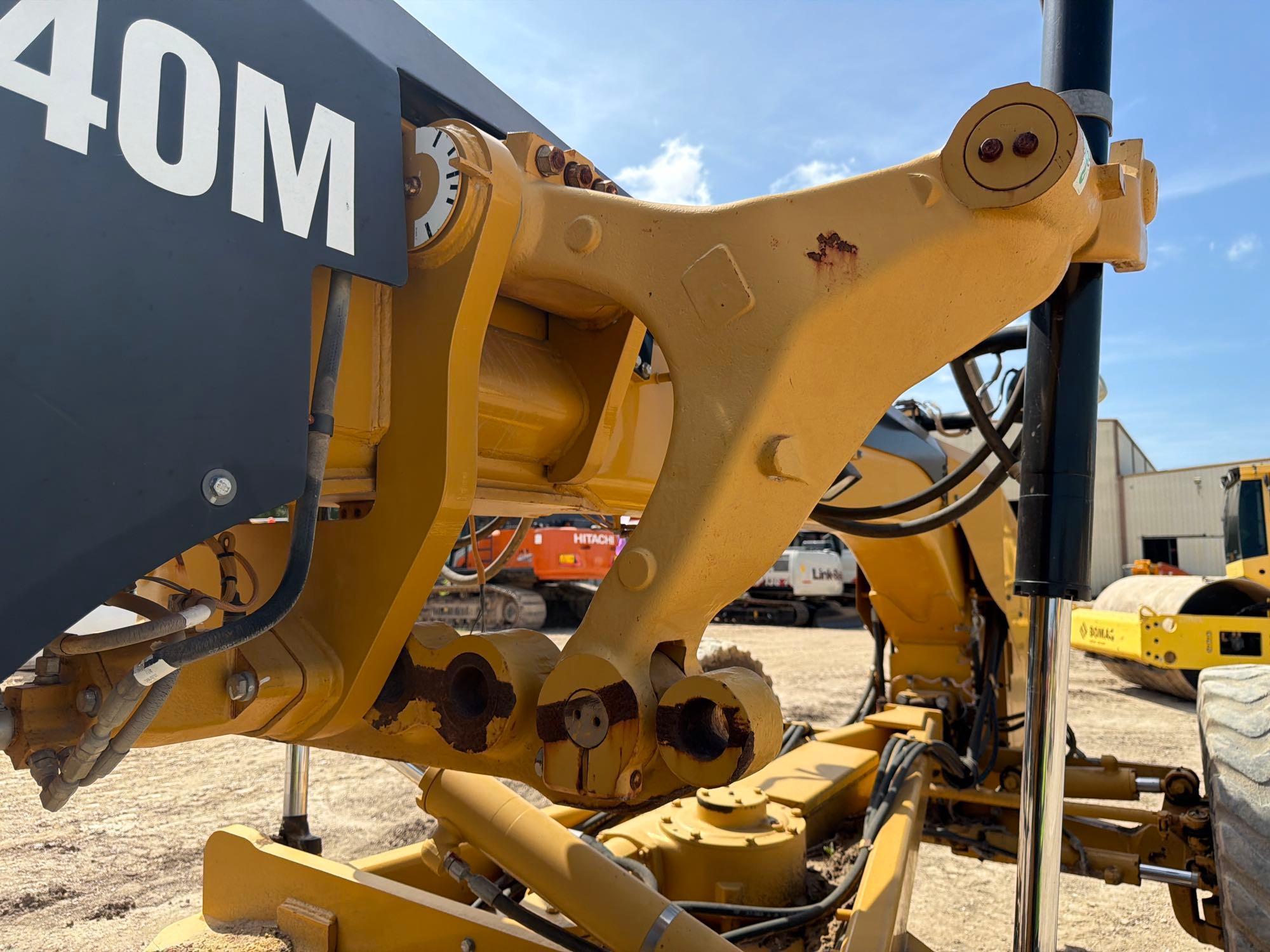 2011 Caterpillar 140M