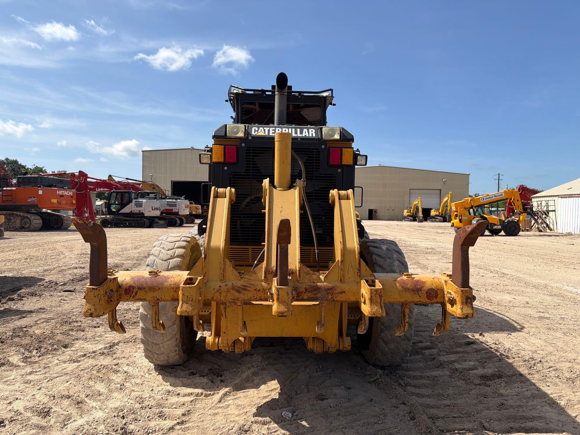 2011 Caterpillar 140M