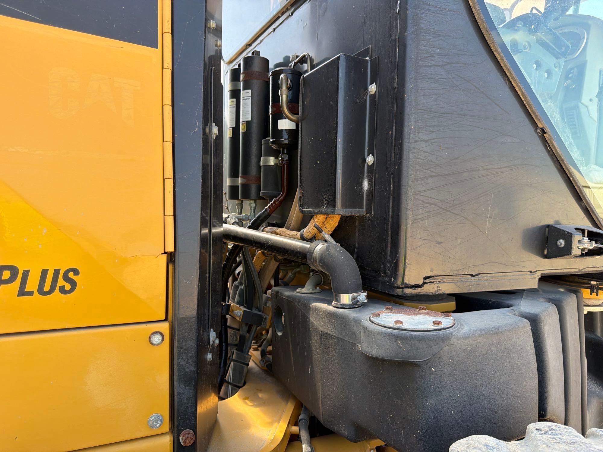 2011 Caterpillar 140M
