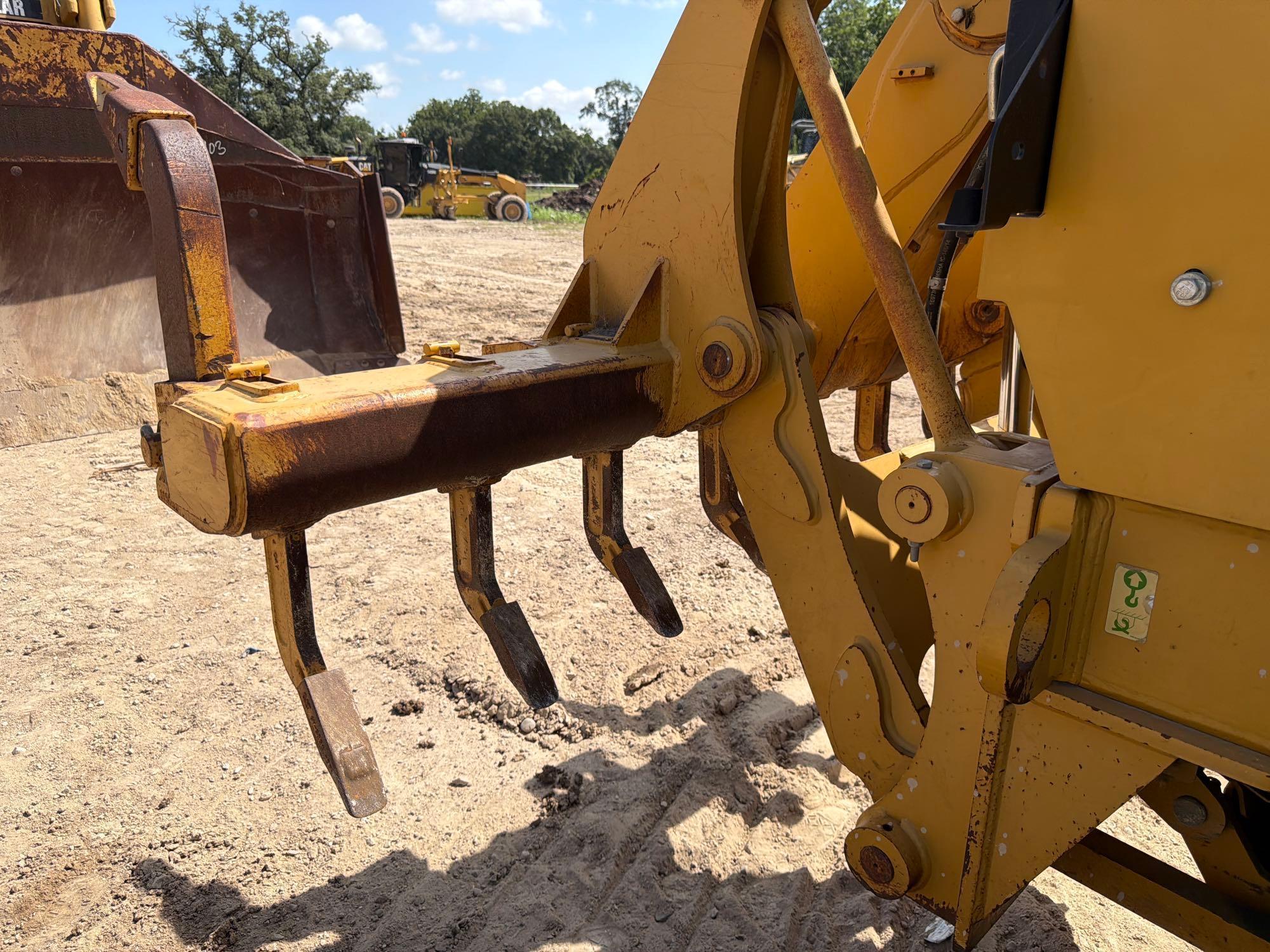 2011 Caterpillar 140M