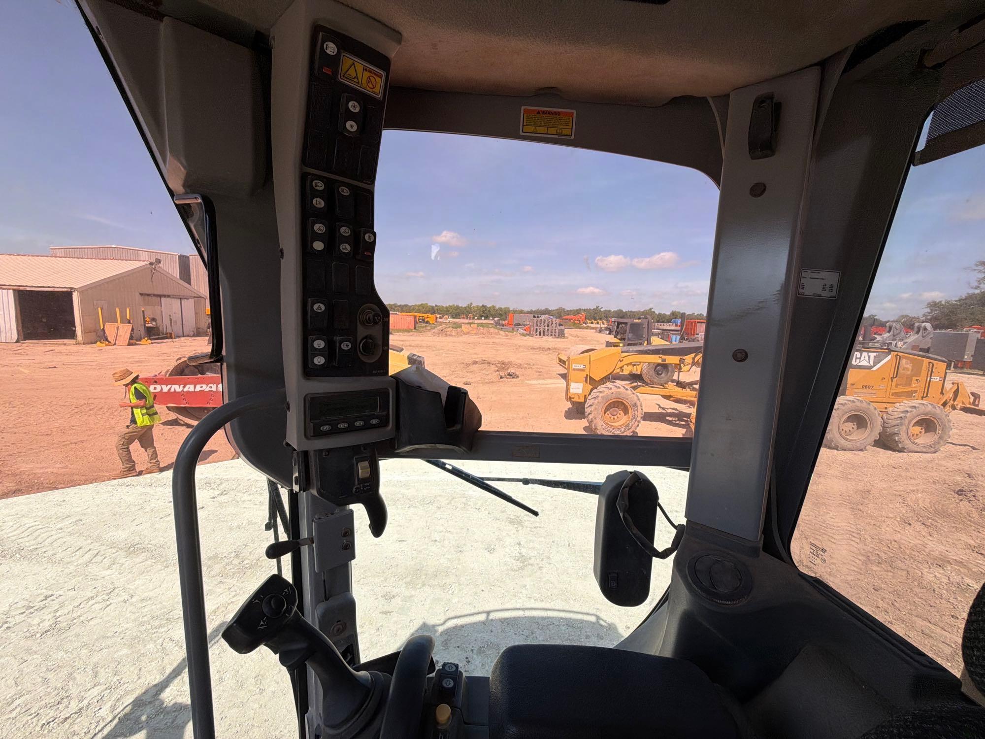 2011 Caterpillar 140M