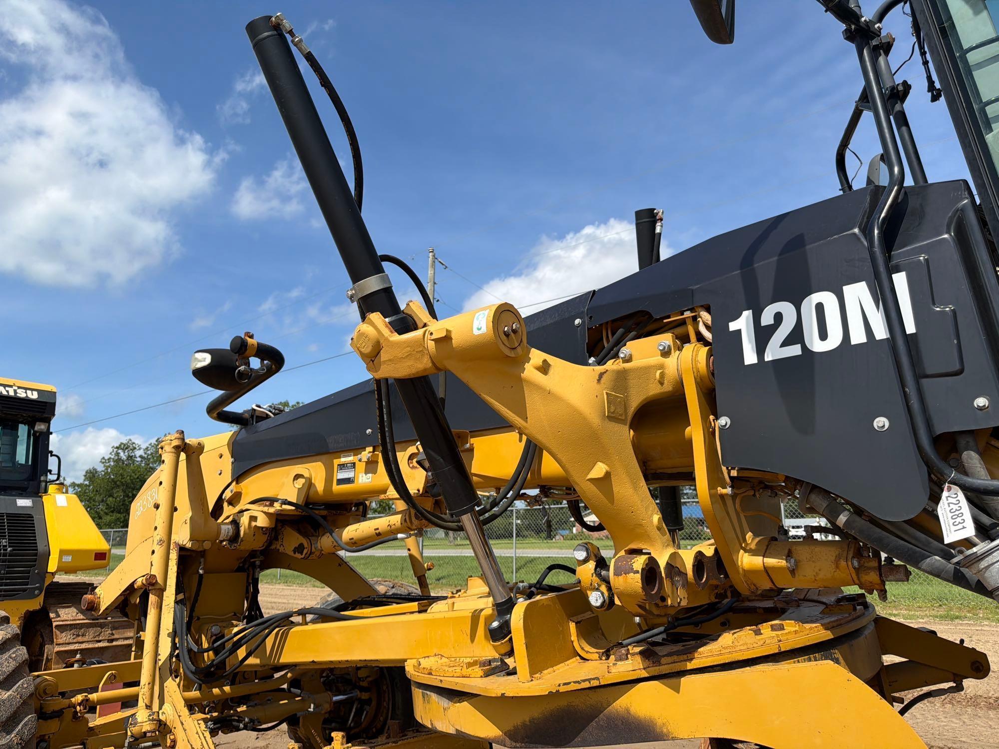 2010 Caterpillar 120M