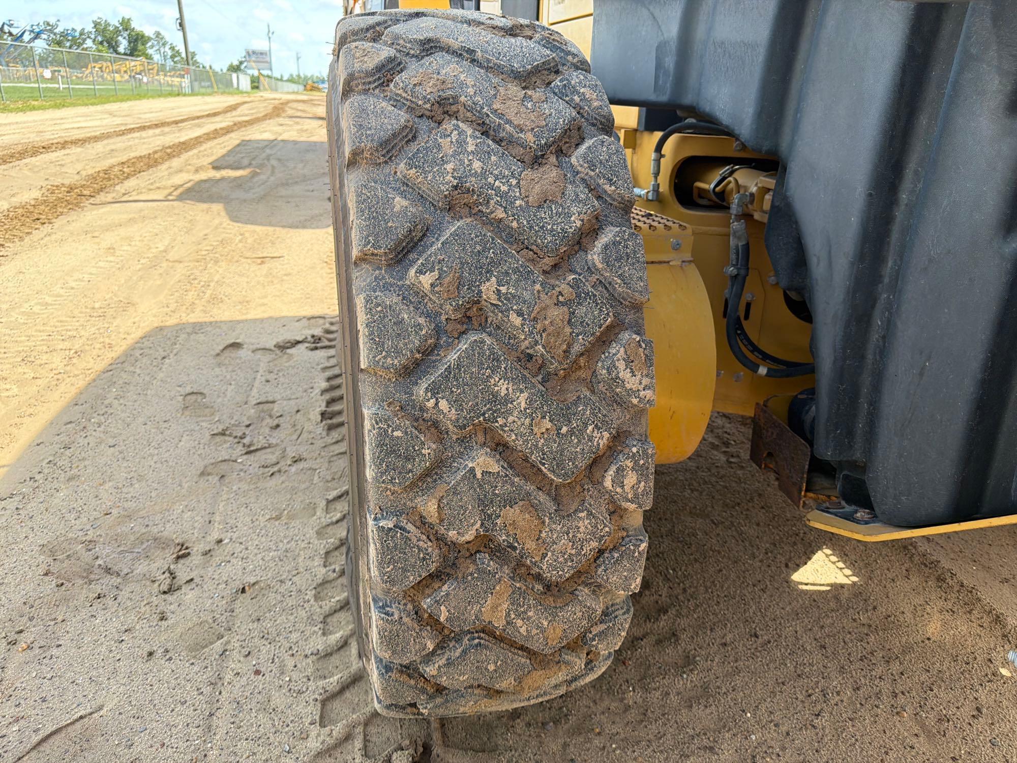 2010 Caterpillar 120M