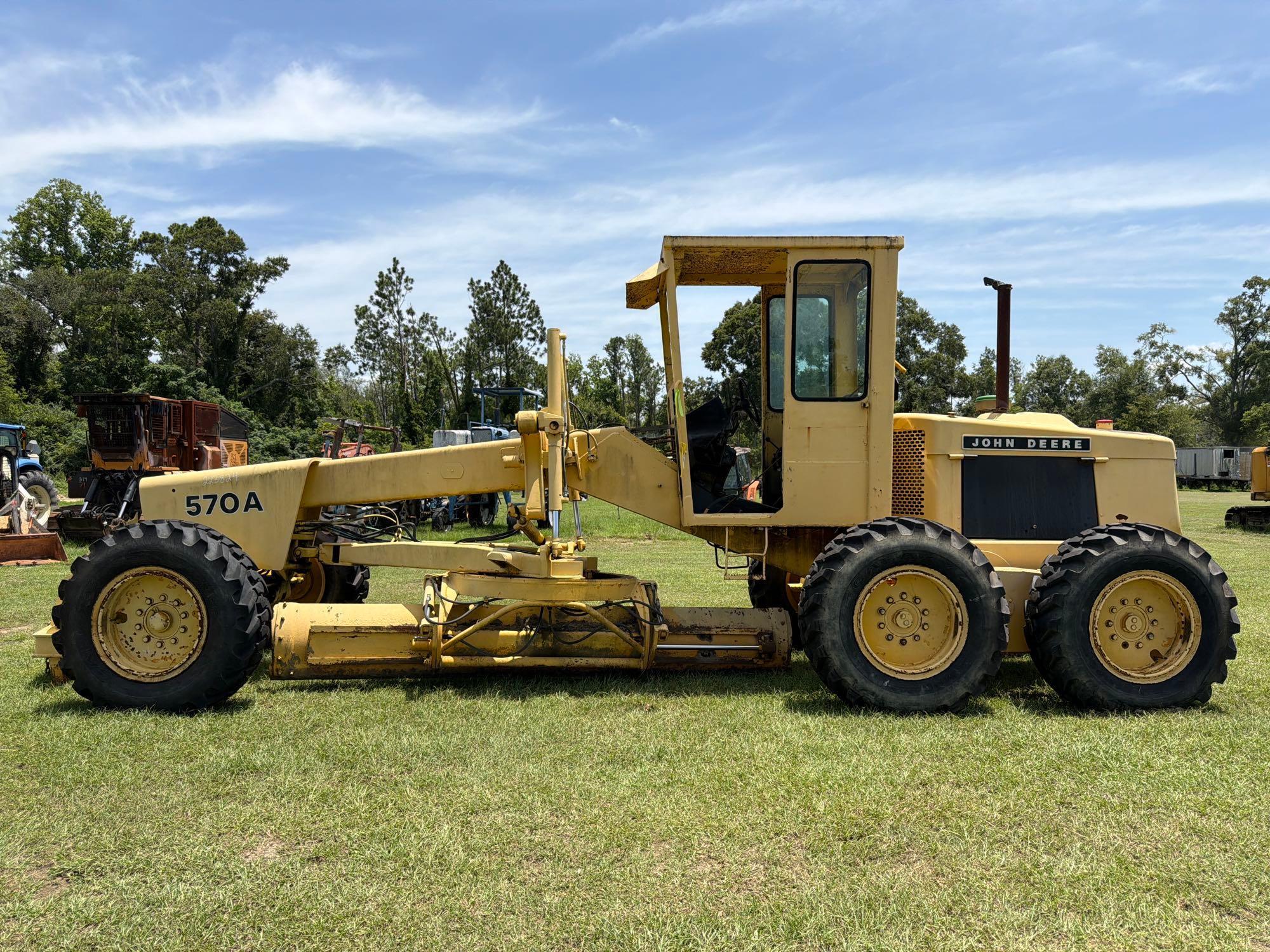 John Deere 570A
